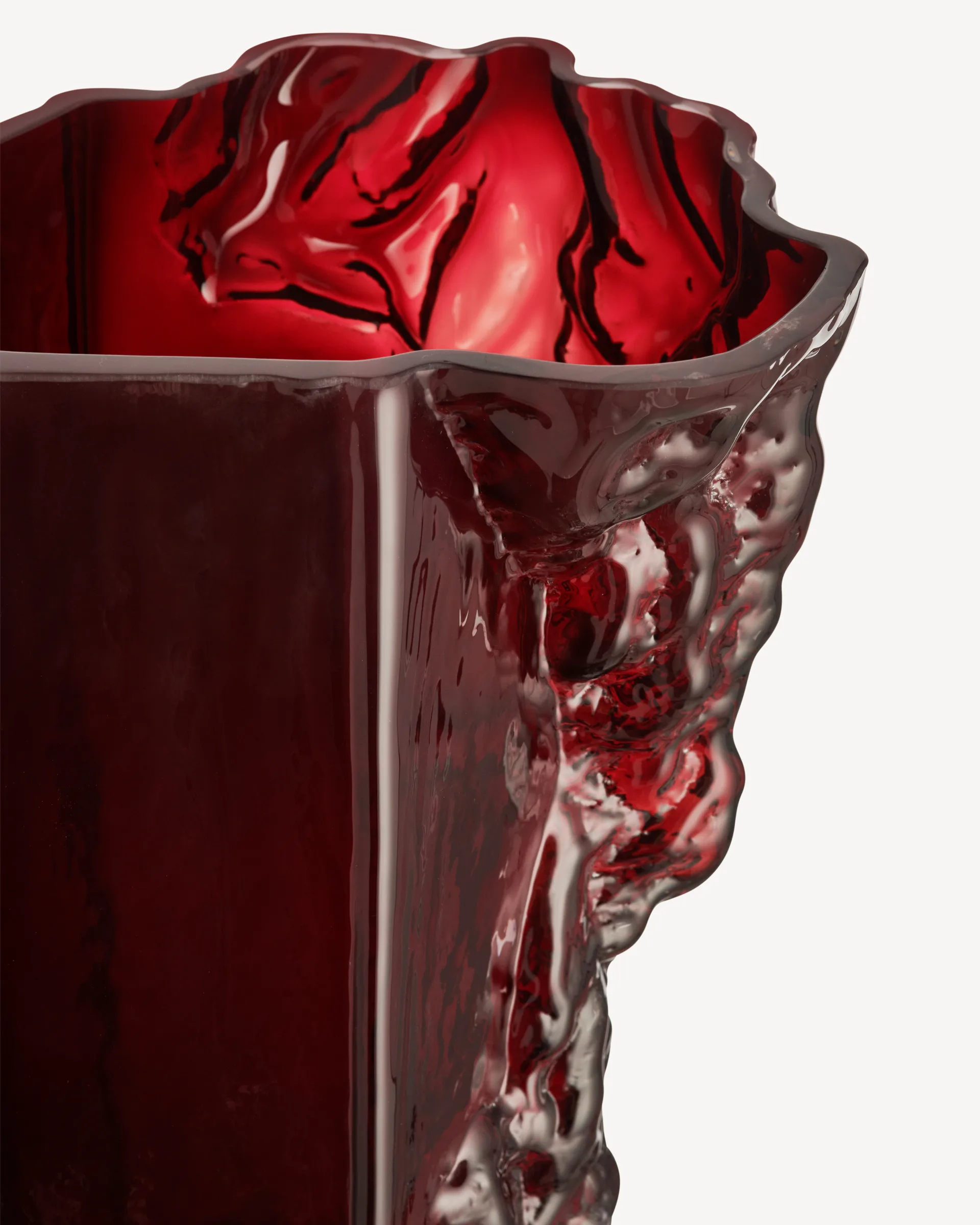 Rocky Baroque vas 35 cm, Oxblood Kosta Boda