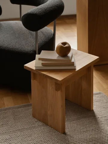 Artisan pall 30x40 cm - Varm lackerad ek - Kristina Dam Studio