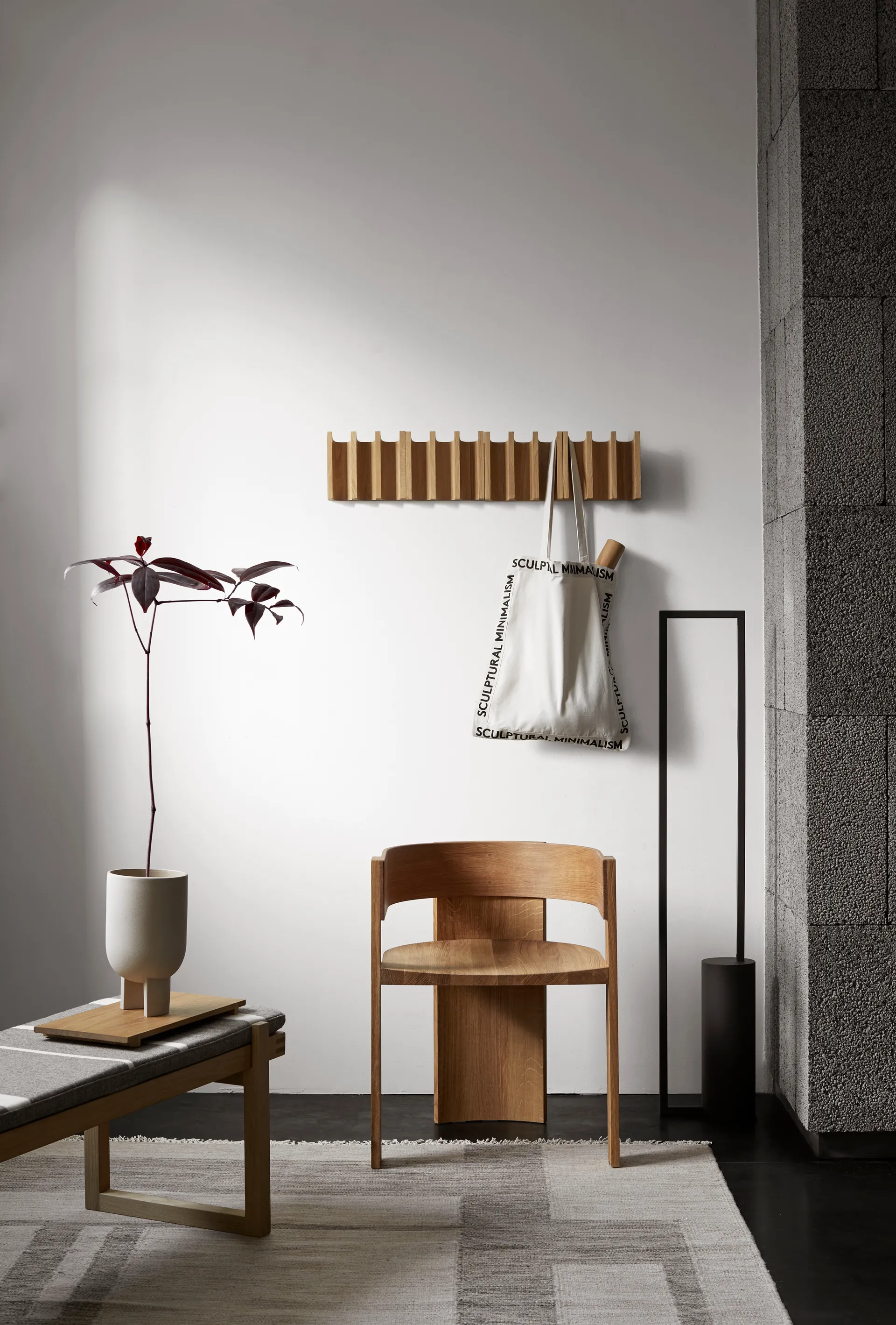 Collector stol, Varm lackerad ek-valnöt Kristina Dam Studio