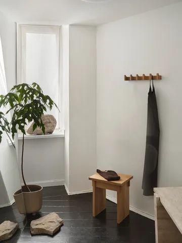 Column klädhängare 49 cm - Varm oljad ek - Kristina Dam Studio