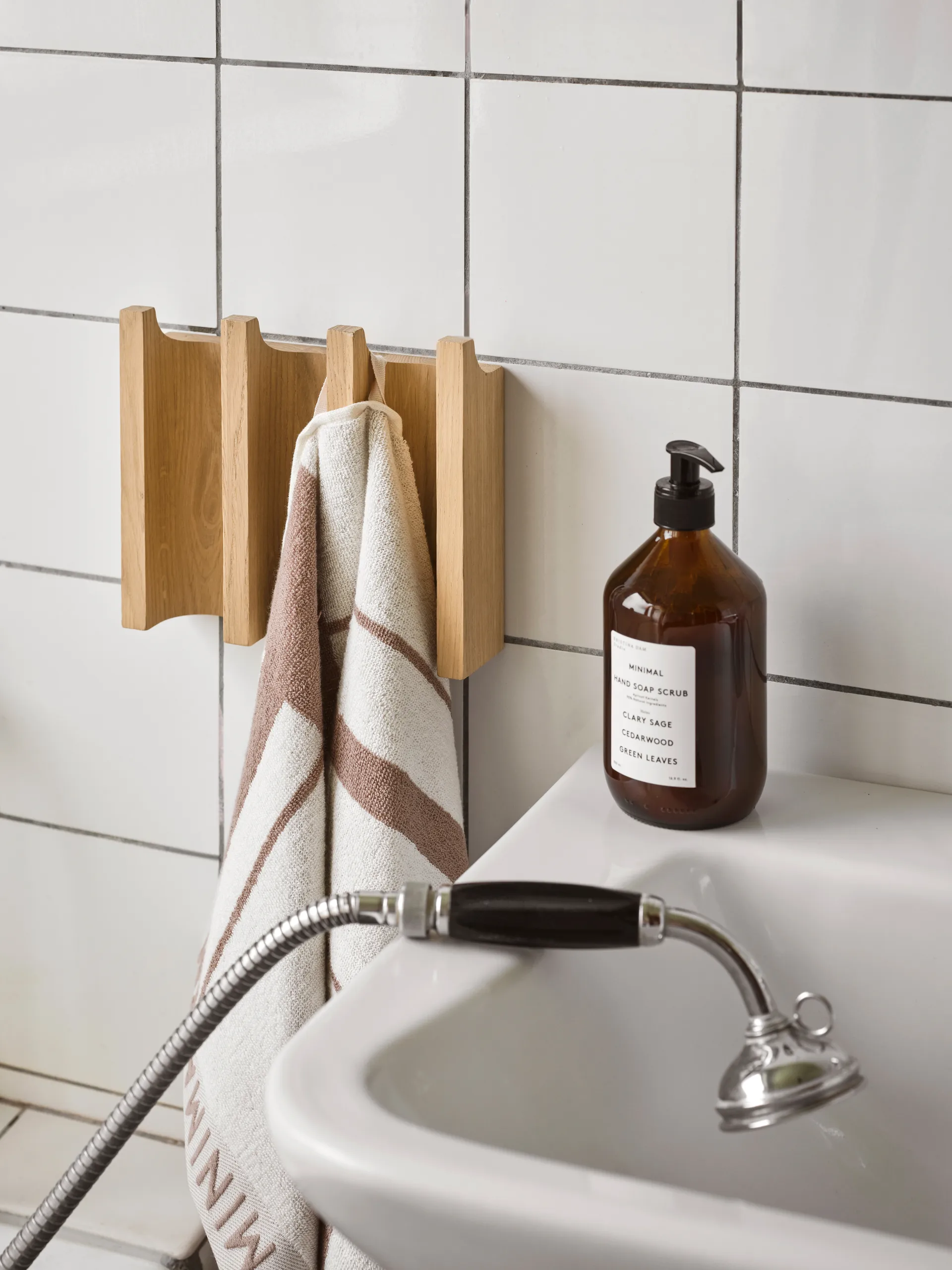 Column klädhängare, Varm oljad ek Kristina Dam Studio