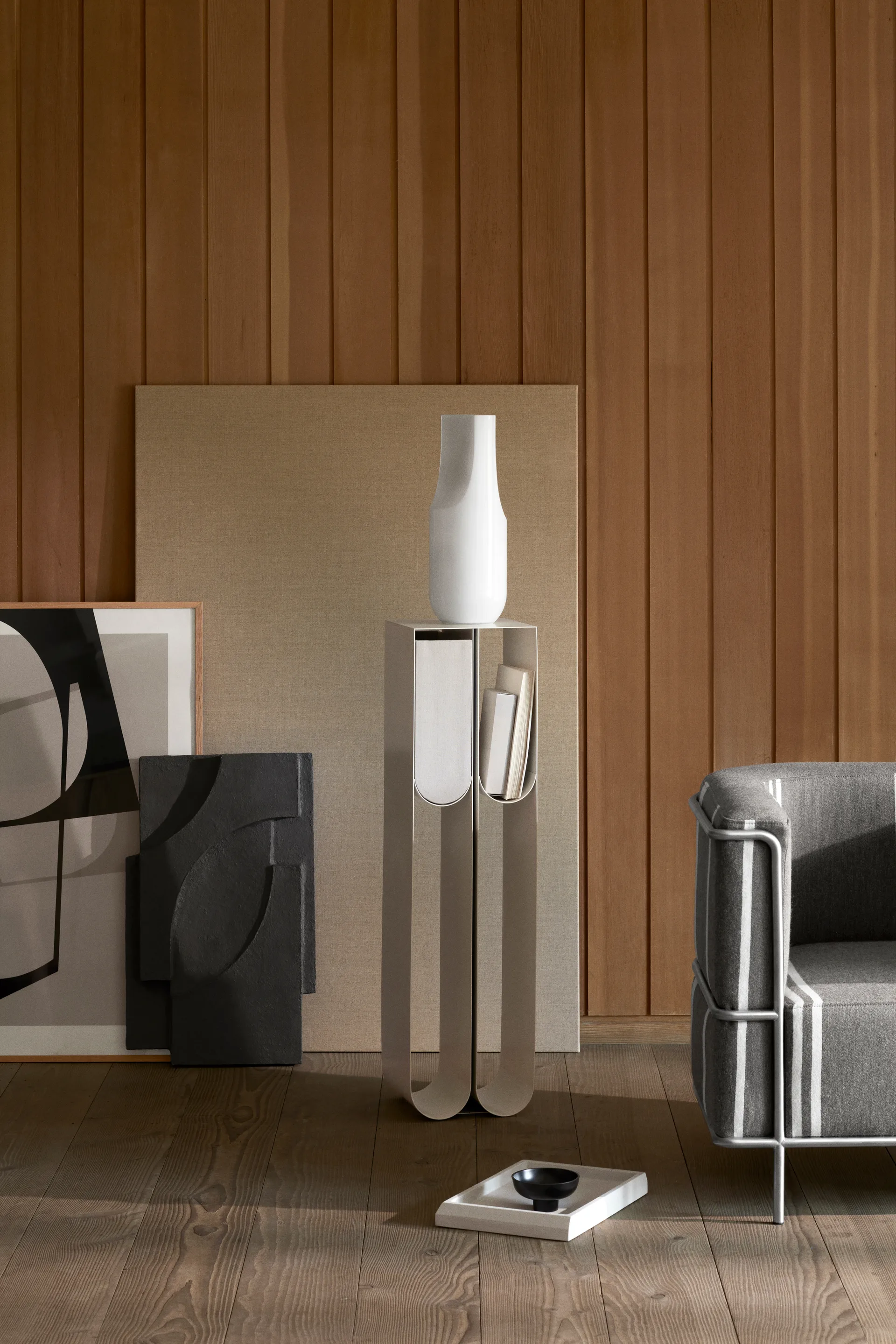 Curved pedestal, Beige Kristina Dam Studio