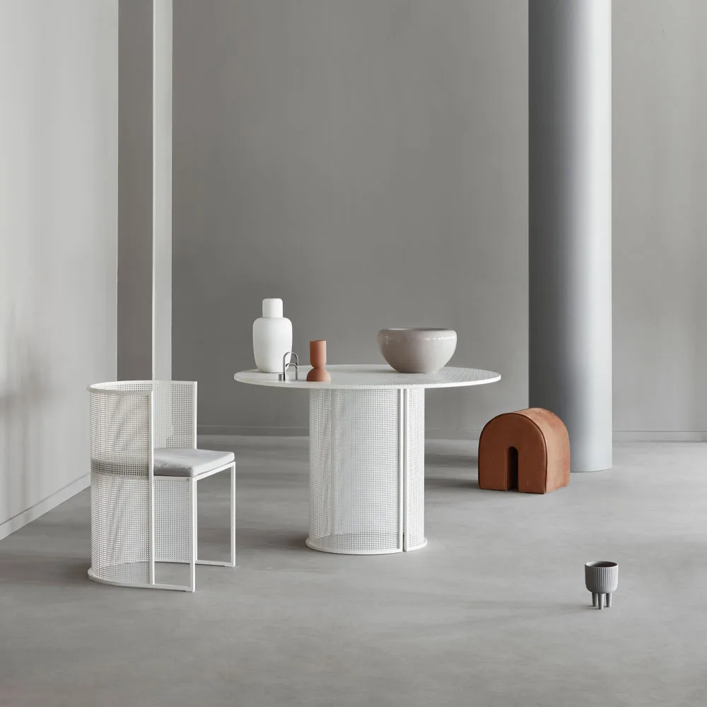 Curved sittpuff, Läder black Kristina Dam Studio