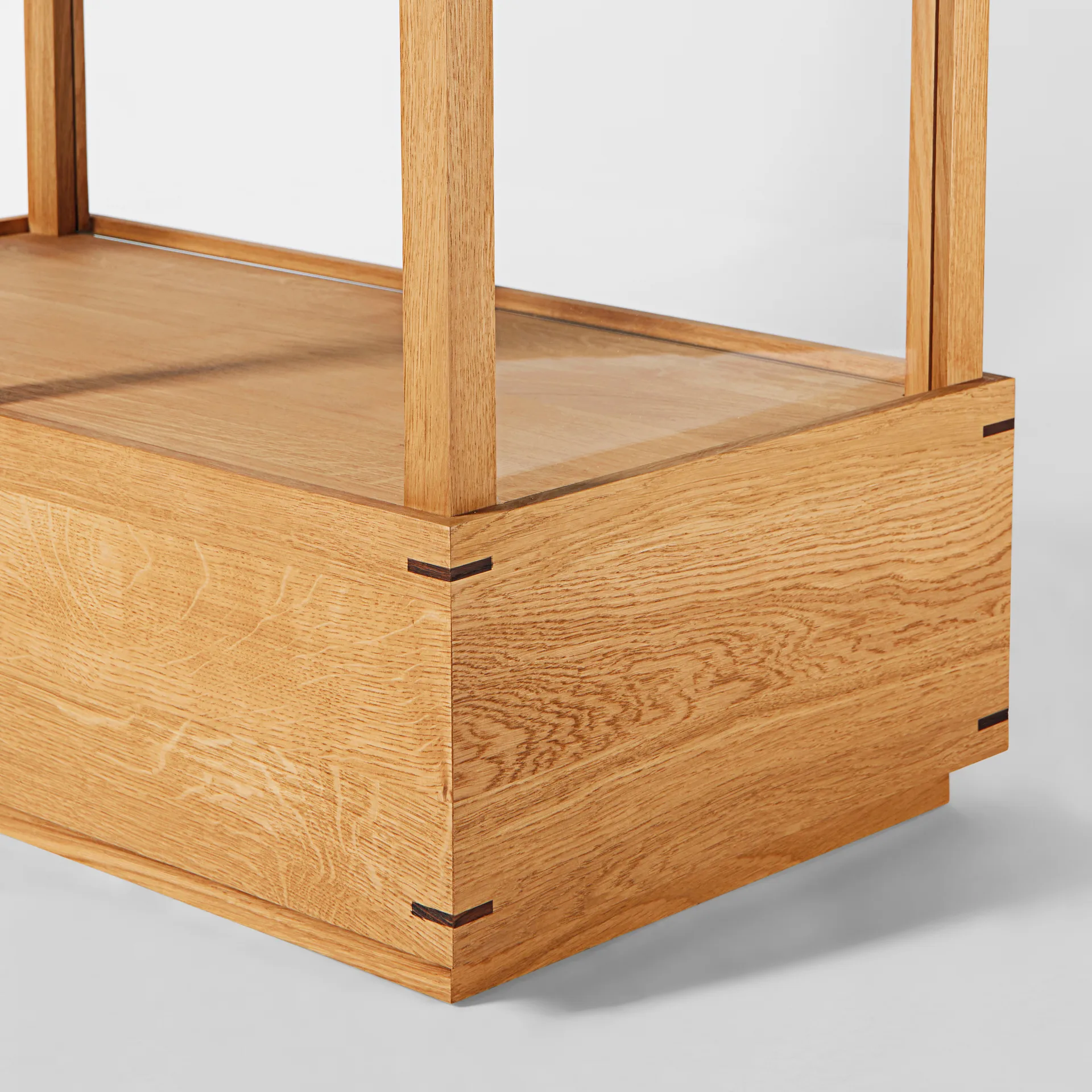 Japanese vitrinskåp large, Varm oljad ek Kristina Dam Studio