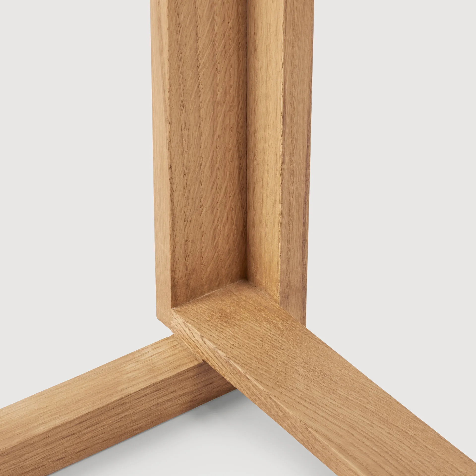 Outline barstol 75 cm, Varm lackerad ek-borstat stål Kristina Dam Studio