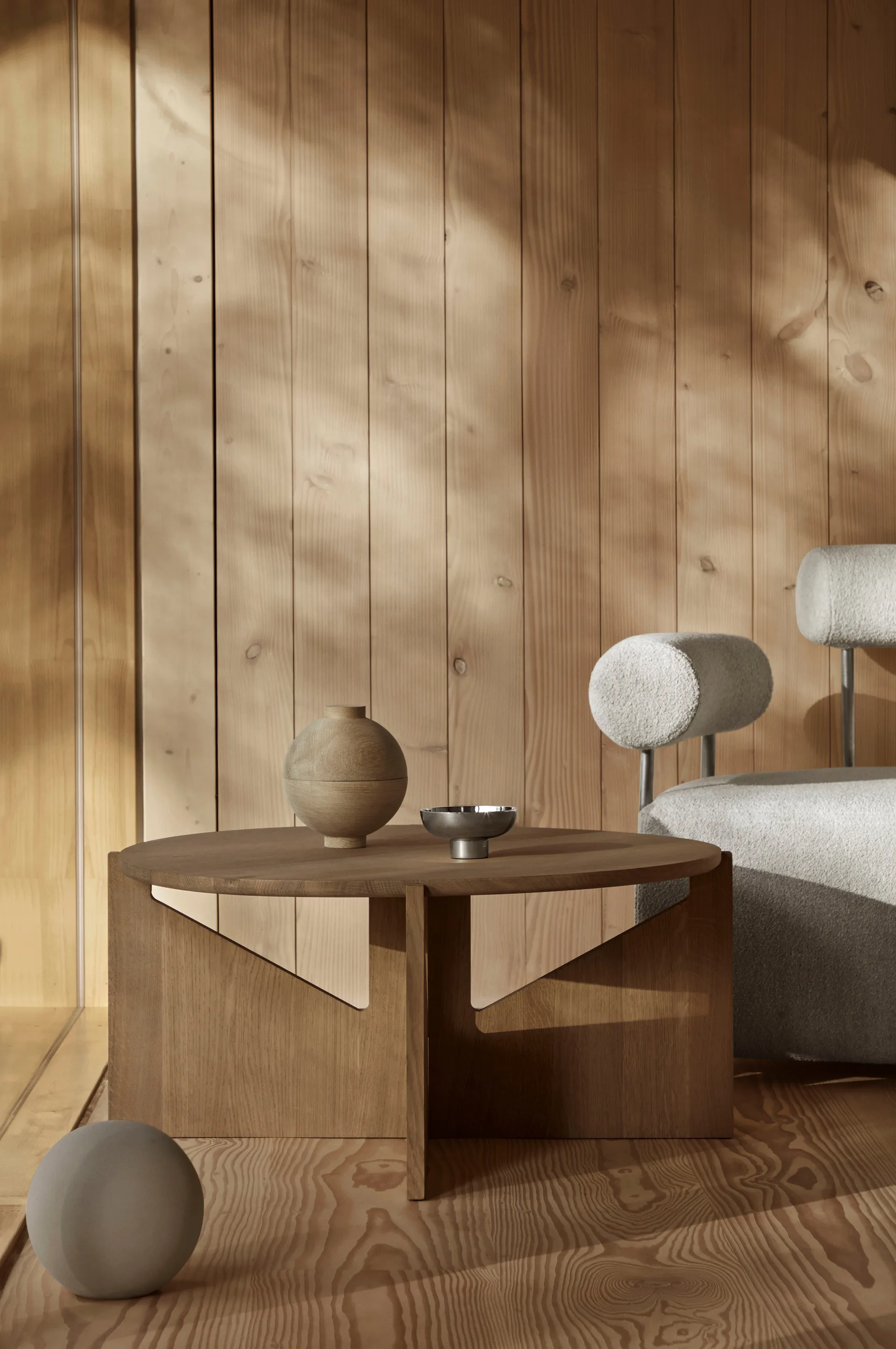 Simple XL soffbord Ø78 cm, Varm lackerad ek Kristina Dam Studio