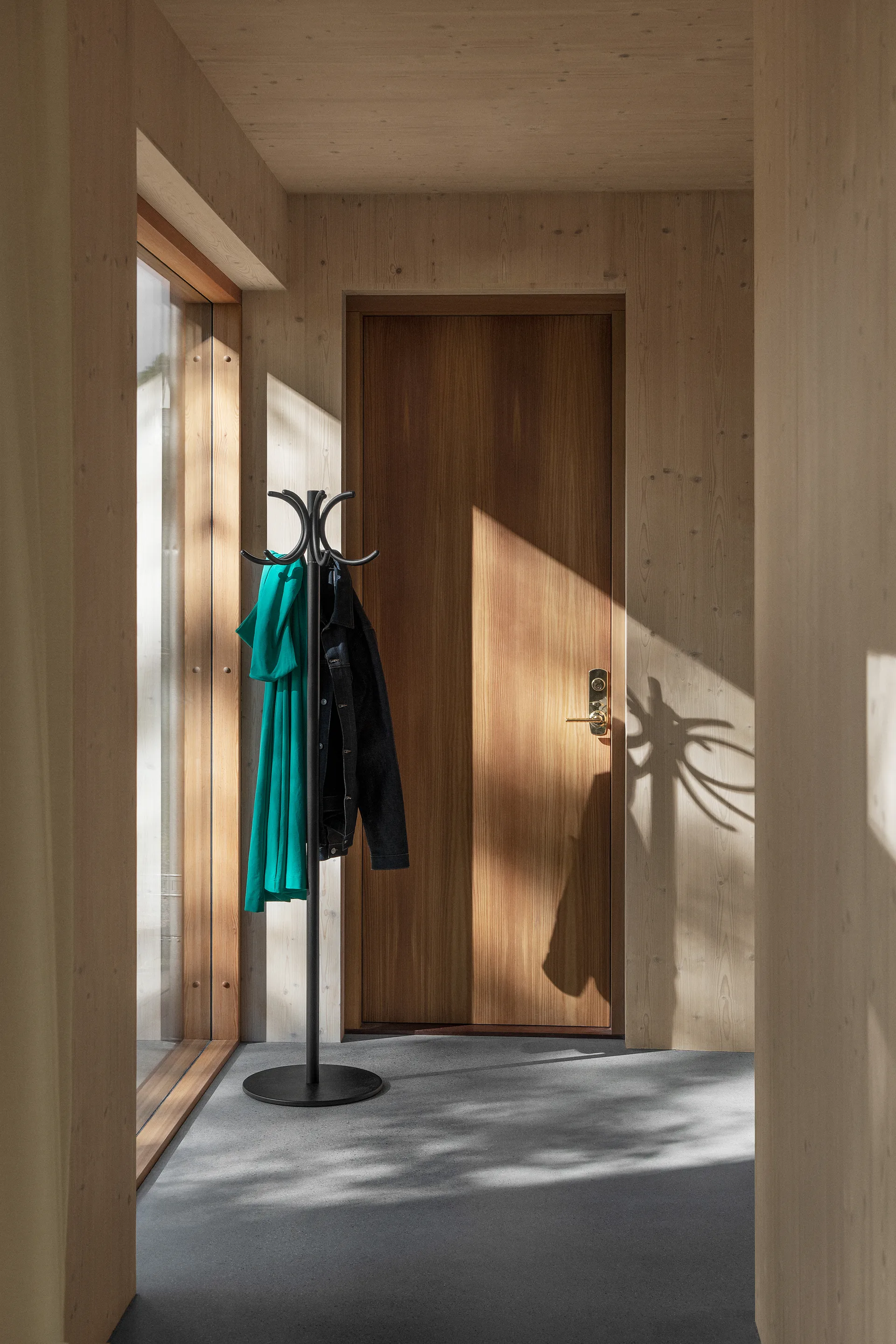 S70-12 klädhängare, Black texture Lammhults