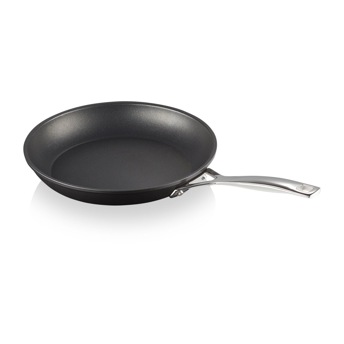 Le Creuset aluminium stekpanna 4,5x26 cm | Skandinavisk Design | Stekpannor | Svart