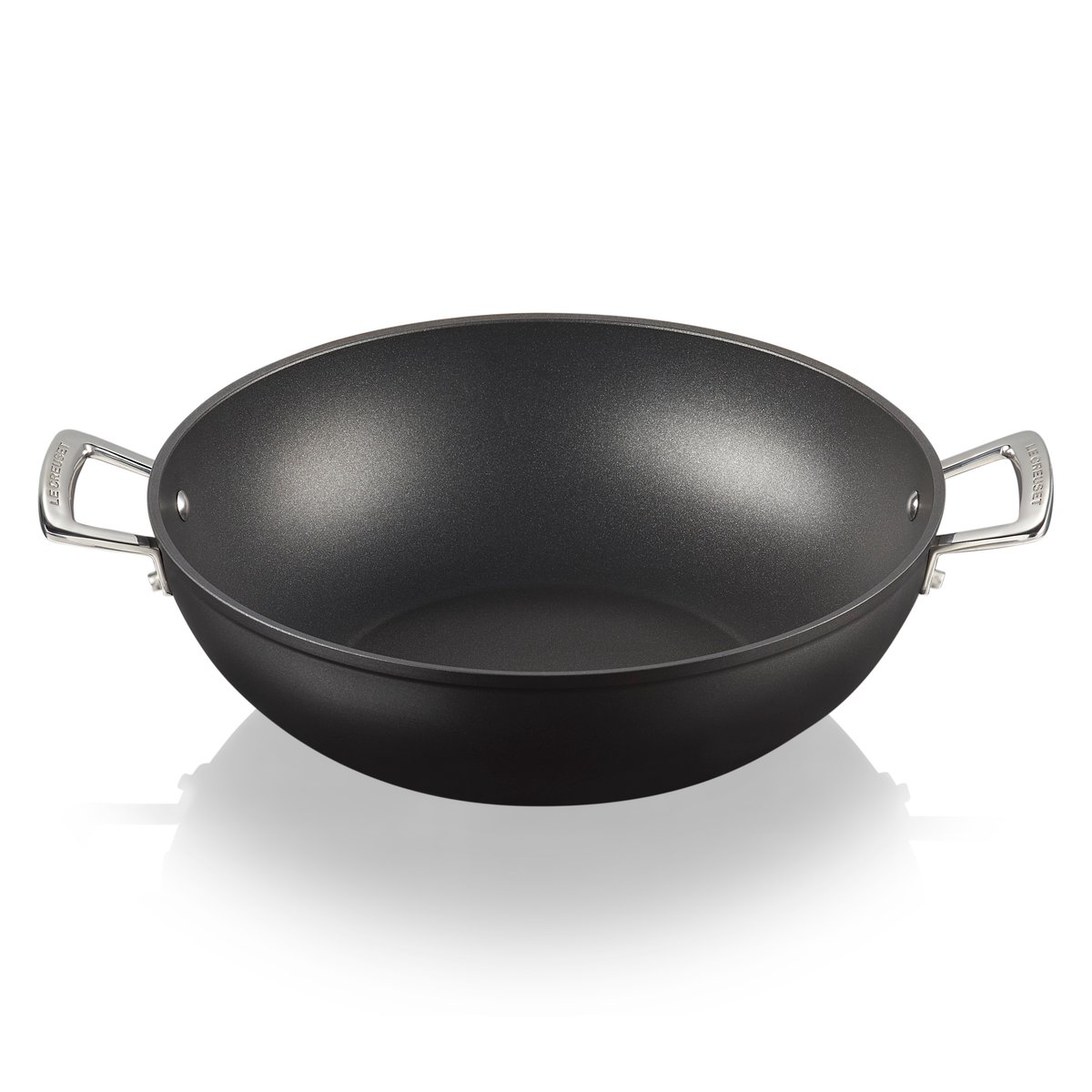 Le Creuset aluminium wokpanna 32 cm | Skandinavisk Design | Wokpannor | Svart