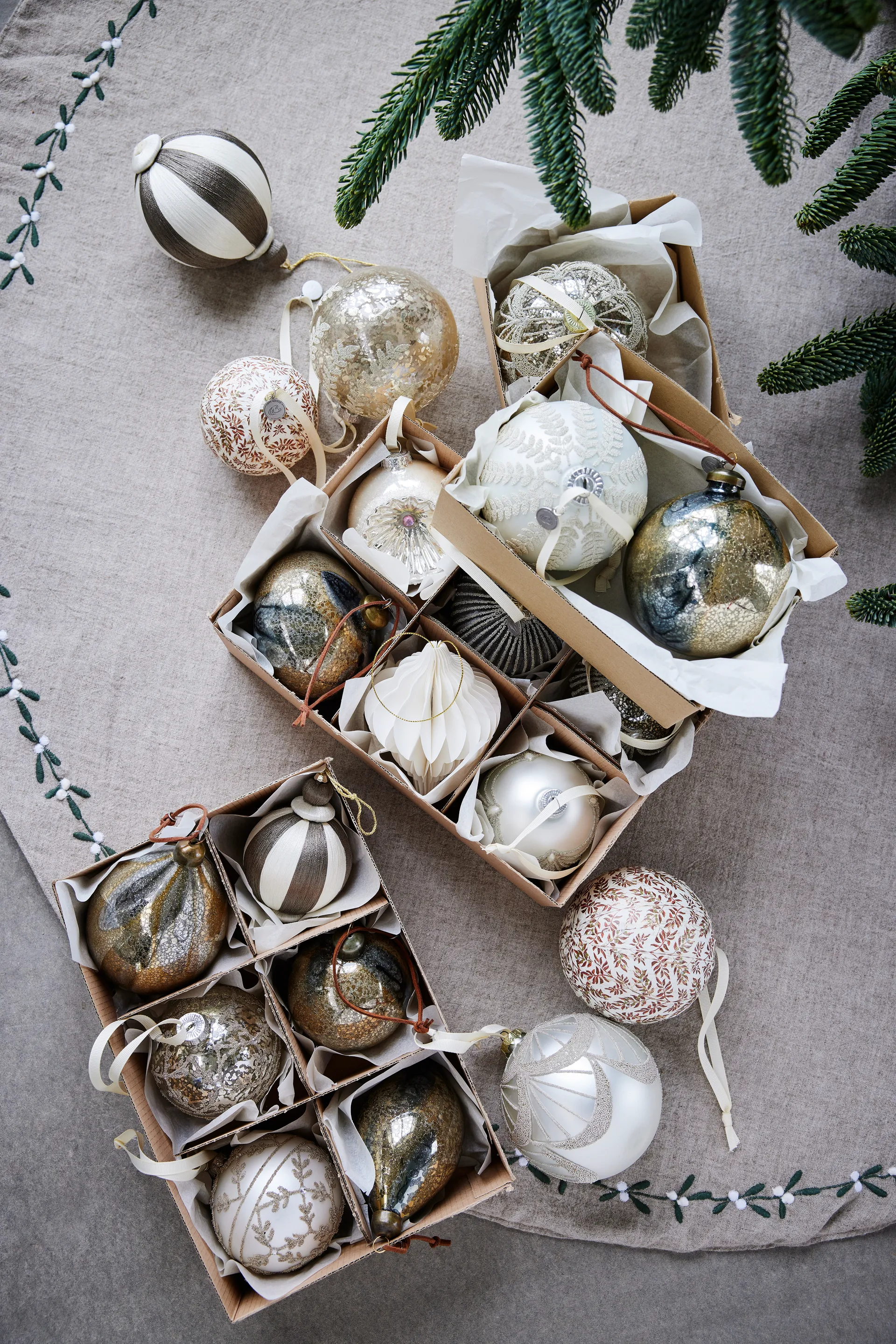 Agnes julkula Ø8 cm, Off-white-brown Lene Bjerre