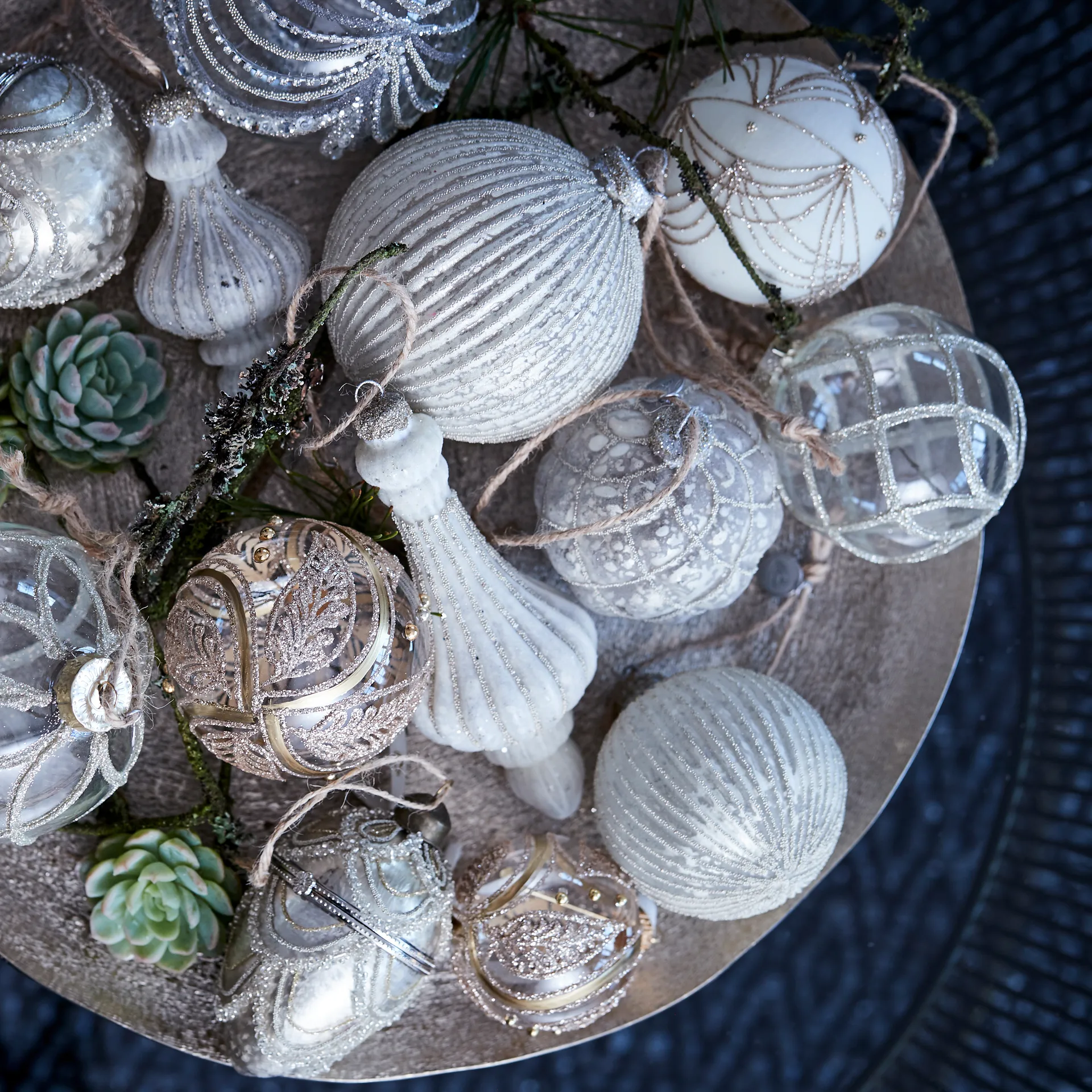 Jalia julkula Ø8 cm, Off white-light gold Lene Bjerre