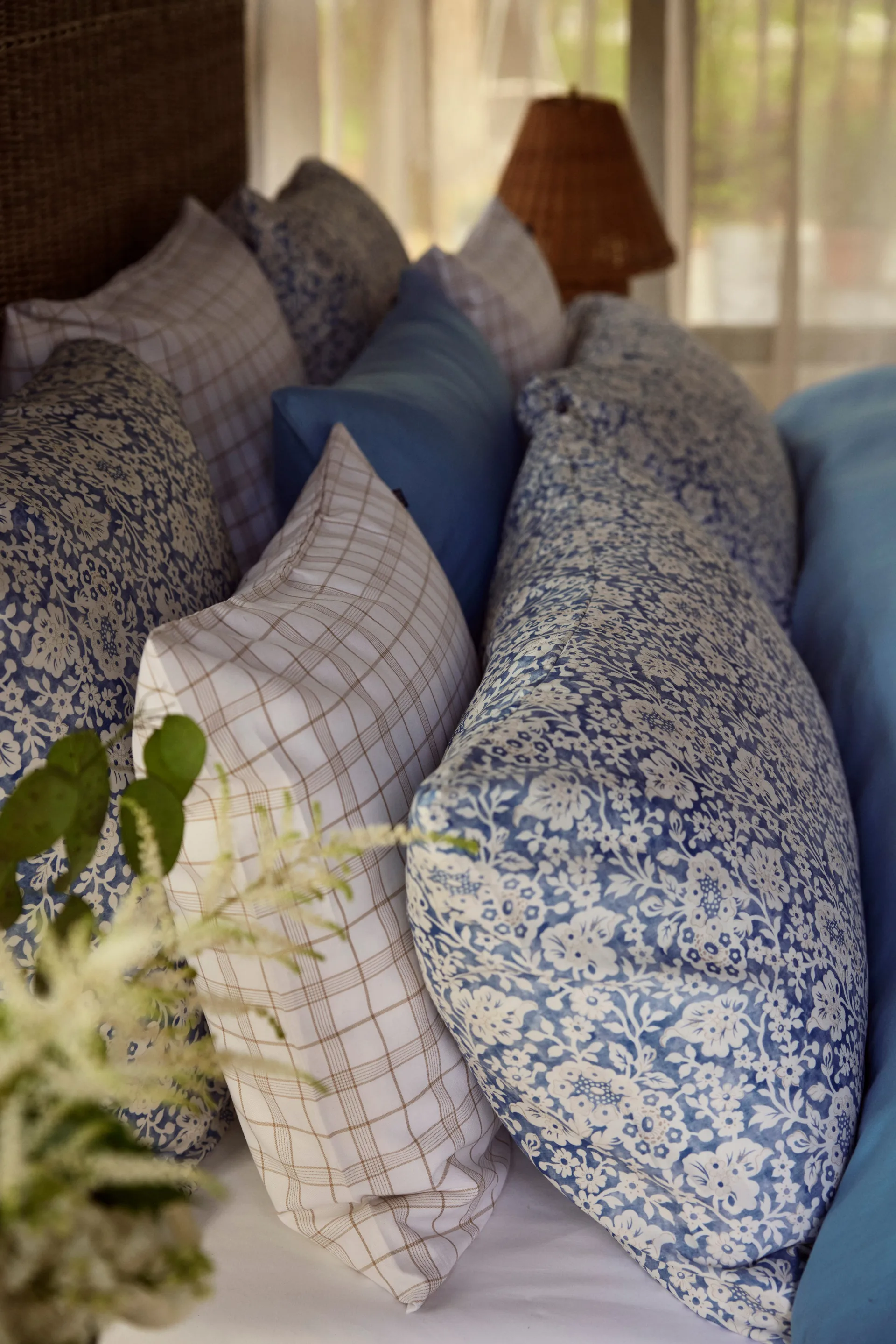 Blue Floral Printed Cotton Sateen bäddset, 50x60 cm, 150x210 cm Lexington