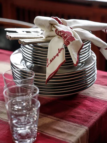 Flower linen-cotton servett 50x50 cm - Vit-röd - Lexington