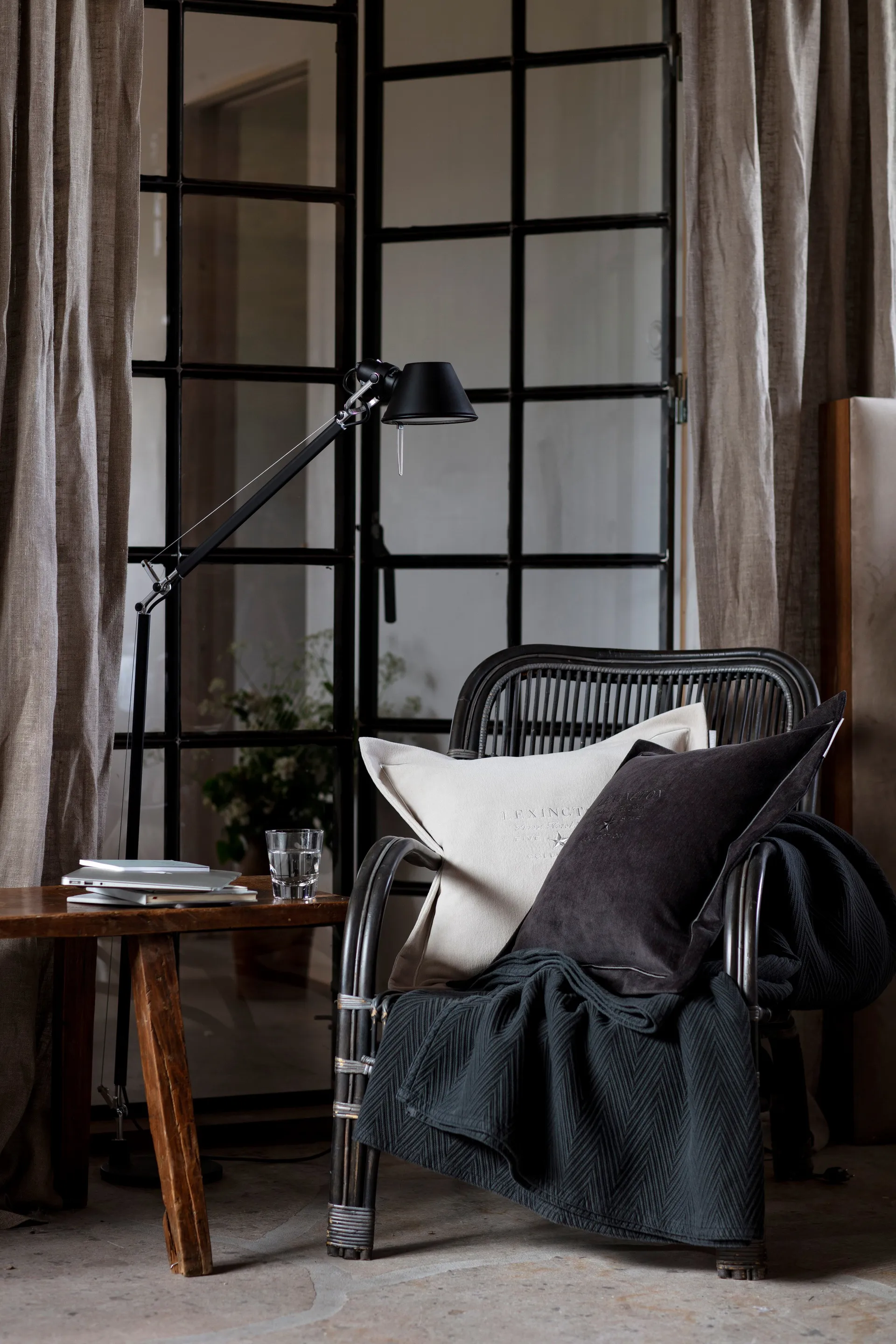 Hotel Velvet kuddfodral 50x50 cm, Mörkgrå Lexington