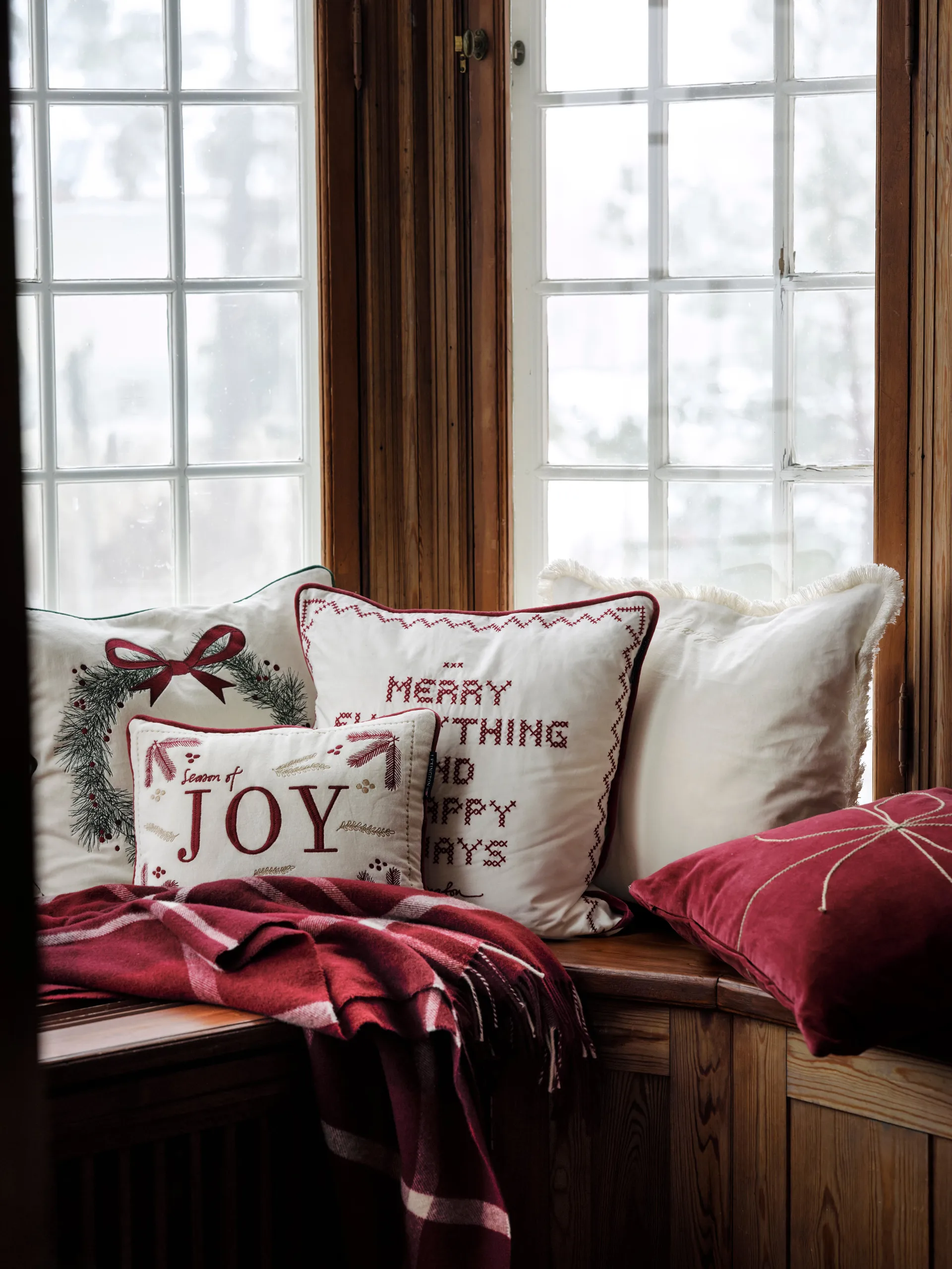 Joy organic cotton velvet kudde 30x40 cm, Vit-röd Lexington