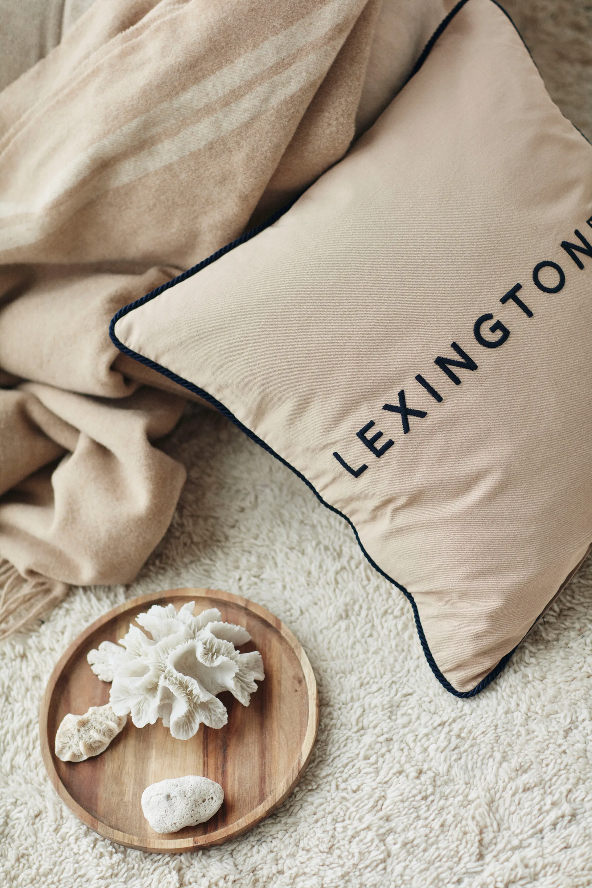 Logo Organic Cotton Twill kuddfodral 50x50 cm, Beige-dark blue Lexington