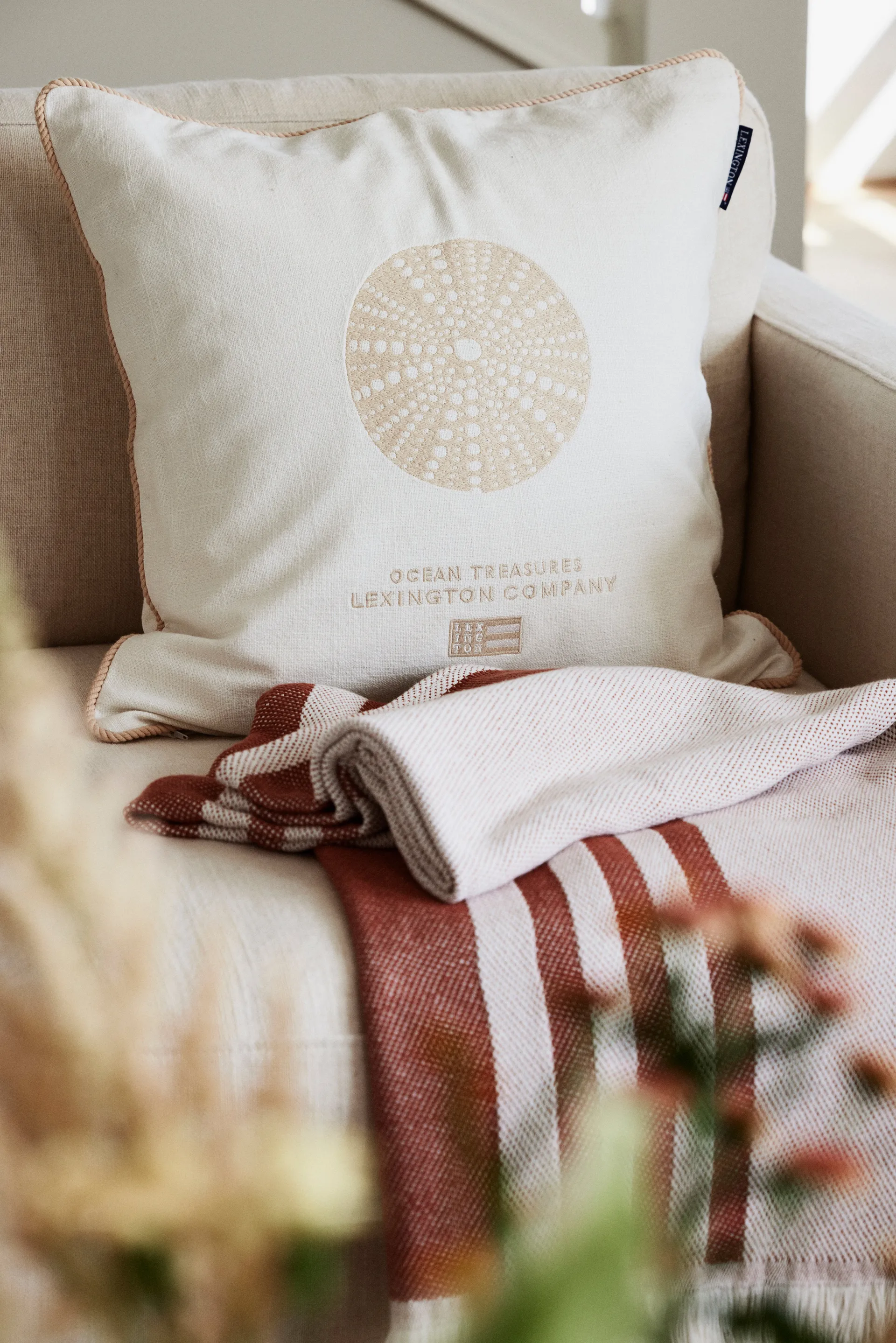 Sea Embroidered Recycled Cotton kuddfodral 50x50cm, White-Beige Lexington