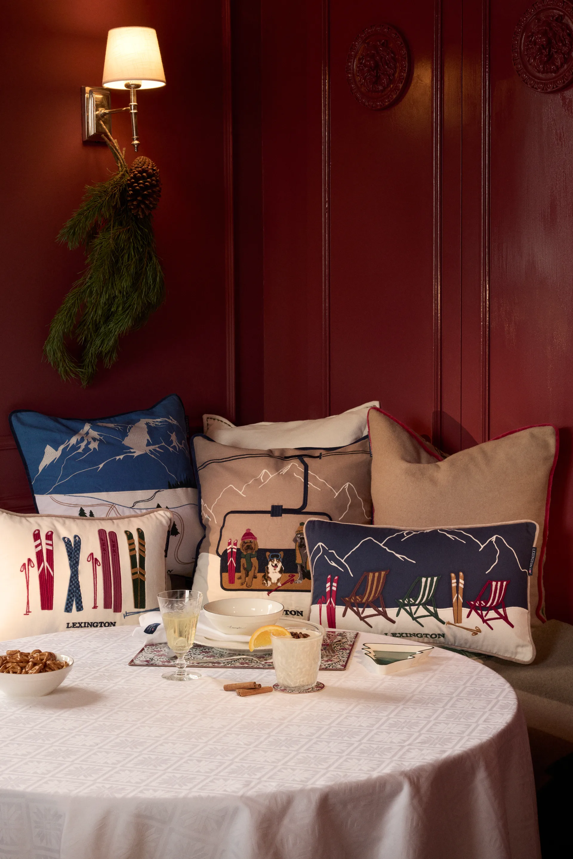 Skis and Poles eko. sammetsbomull kudde 30x40 cm, White-multi Lexington