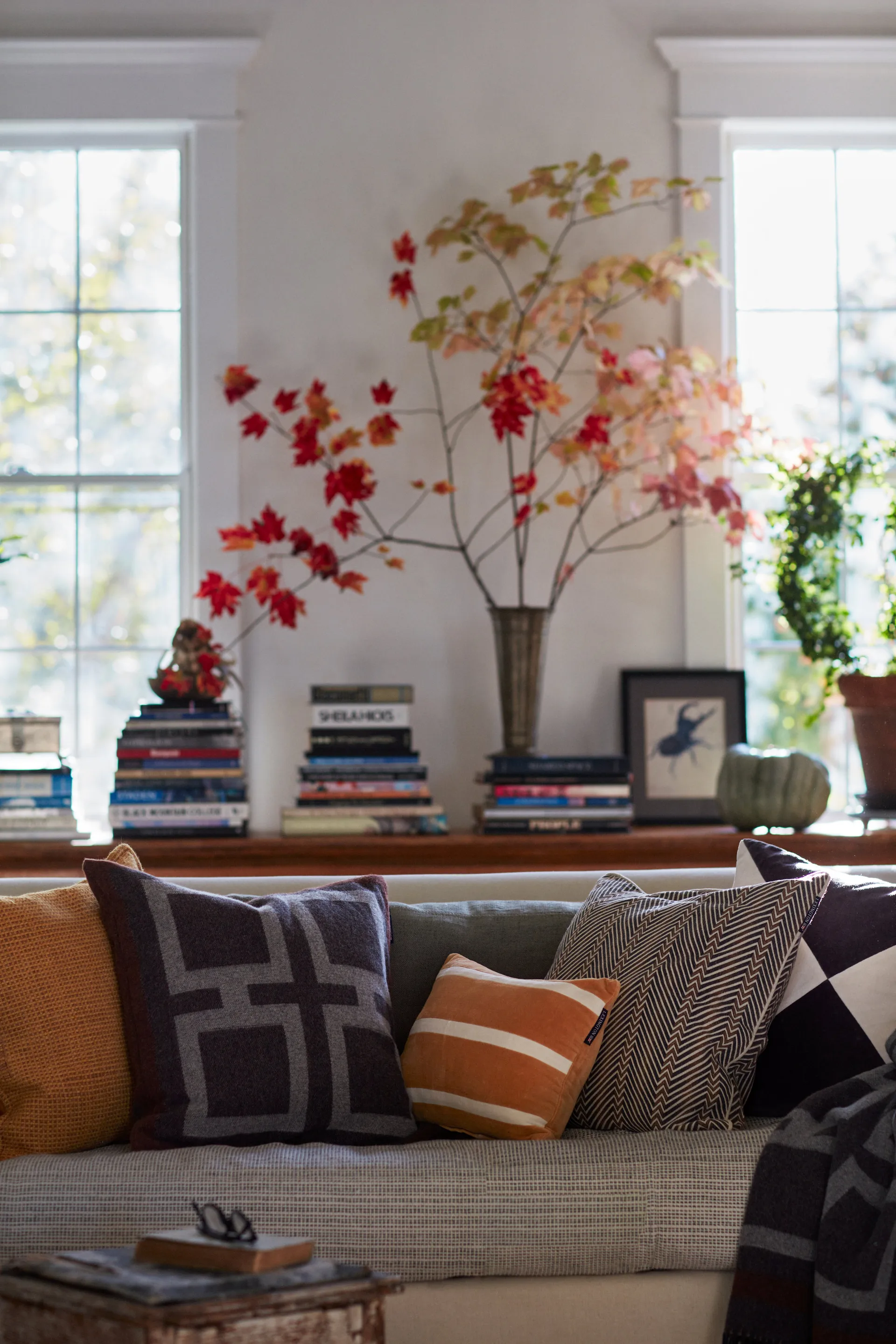 Striped Organic Cotton Velvet kudde 30x40 cm, Mustard-light beige Lexington