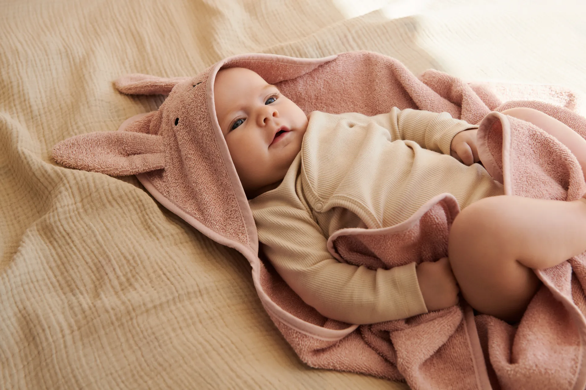 Albert badcape handduk med huva 70x70 cm, Rabbit rose Liewood