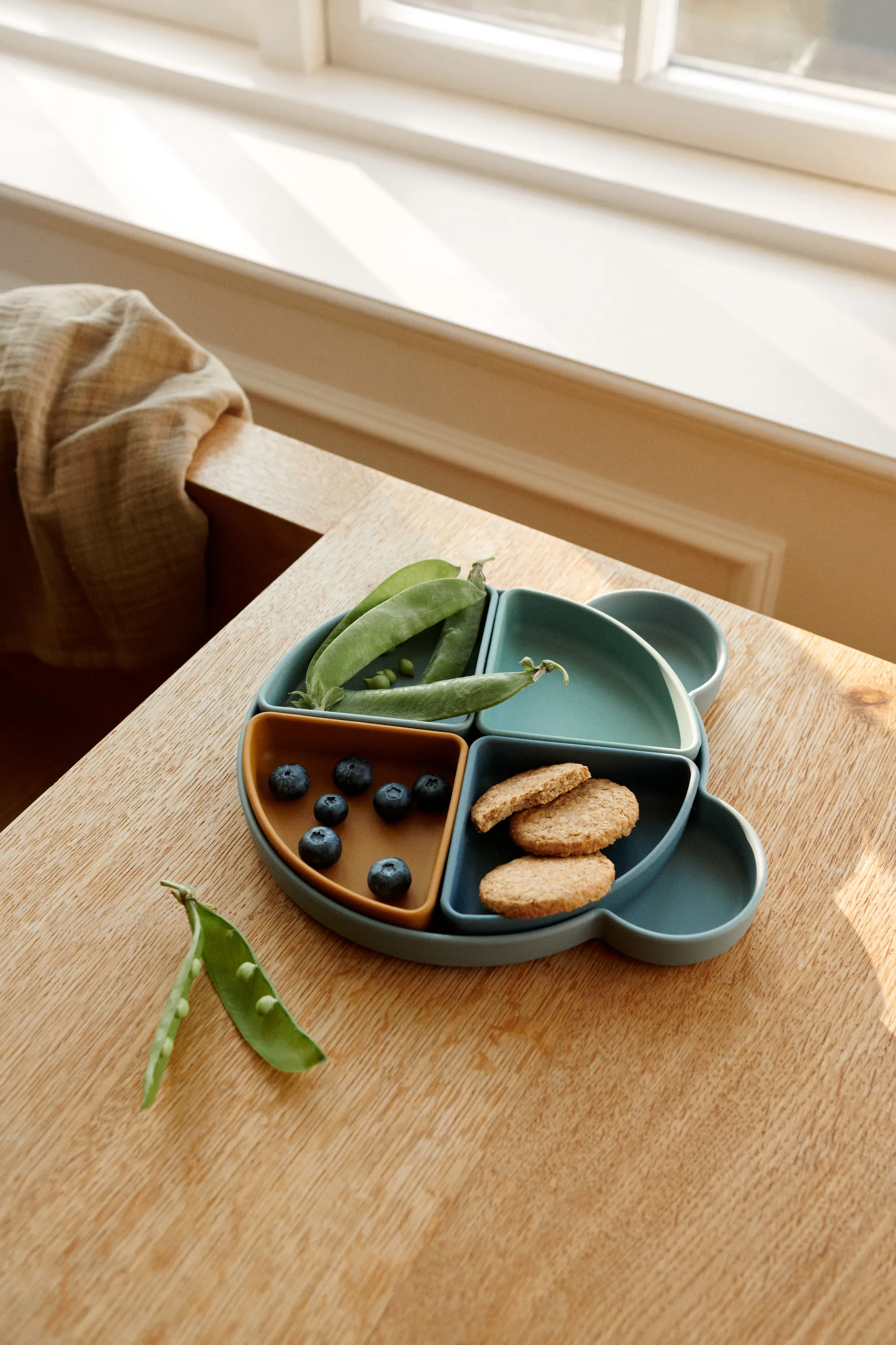 Arne barntallrik + 4 skålar, Mr bear blue fog multi mix Liewood