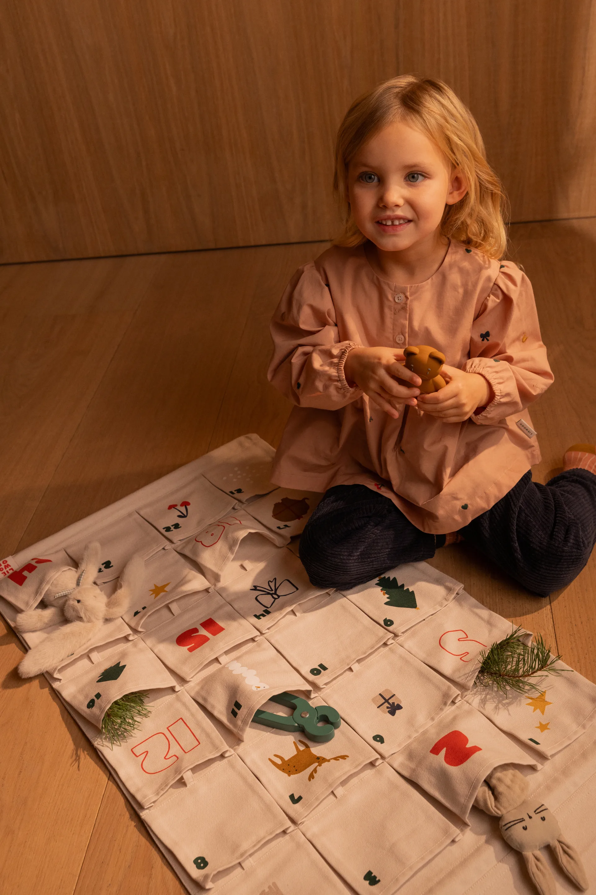 Babbo julkalender, Holiday-Sandy Liewood