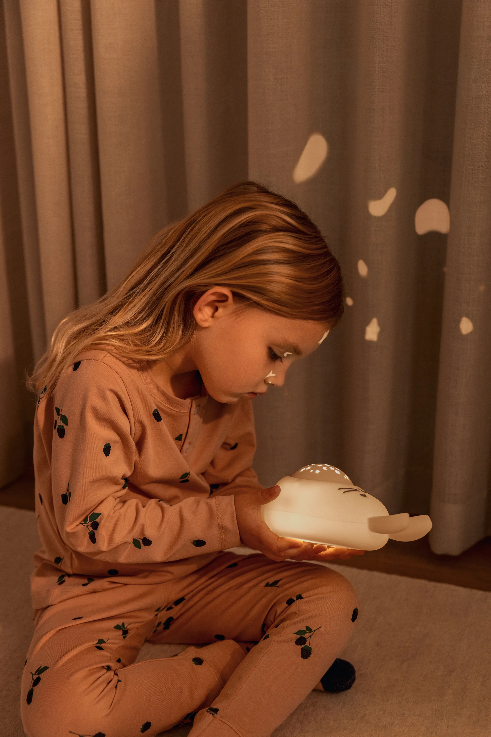 Manuel rabbit nattlampa med projektor och ljud, Sandy Liewood