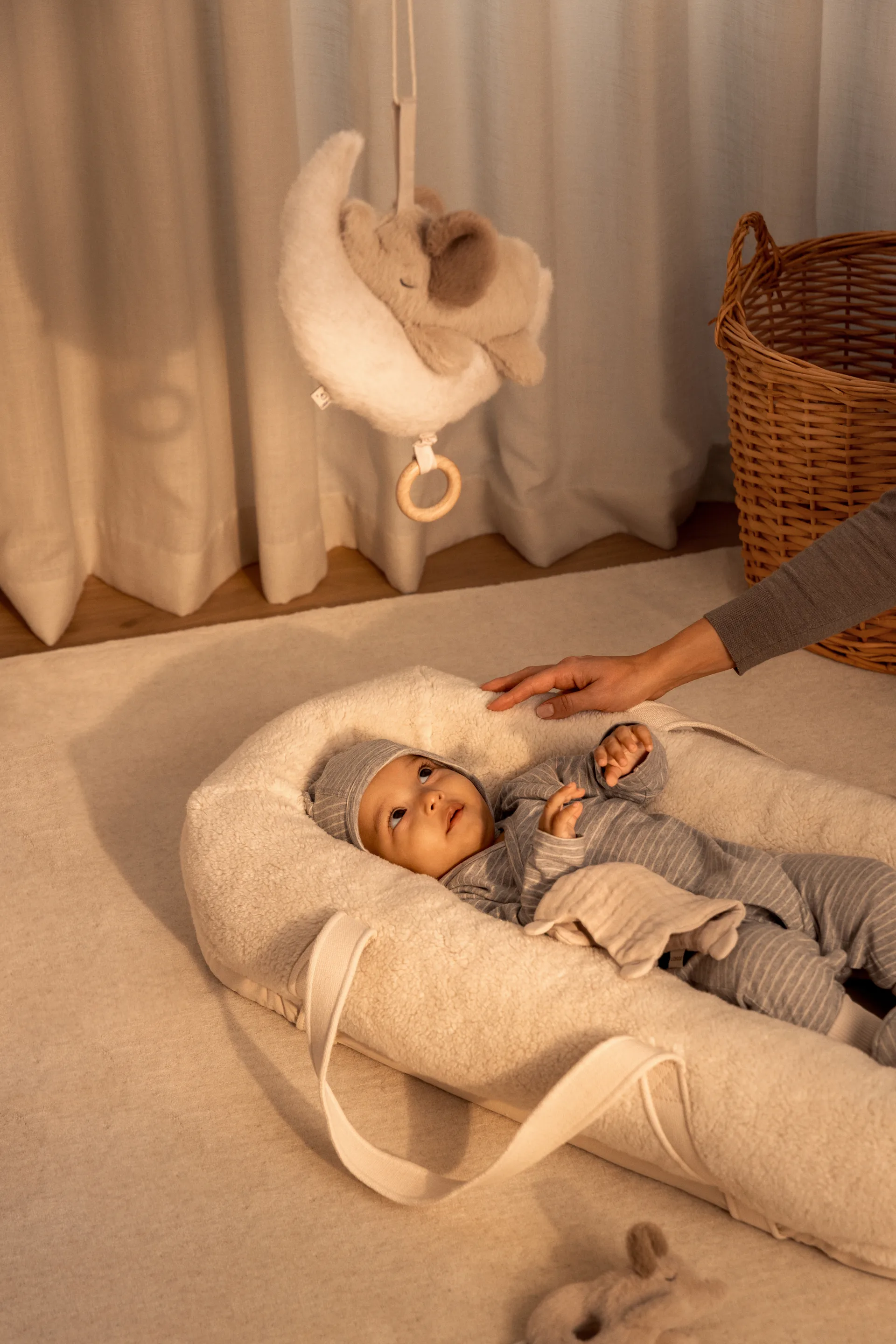 Manyd baby elephant musikmobil, Mist-Sandy Liewood