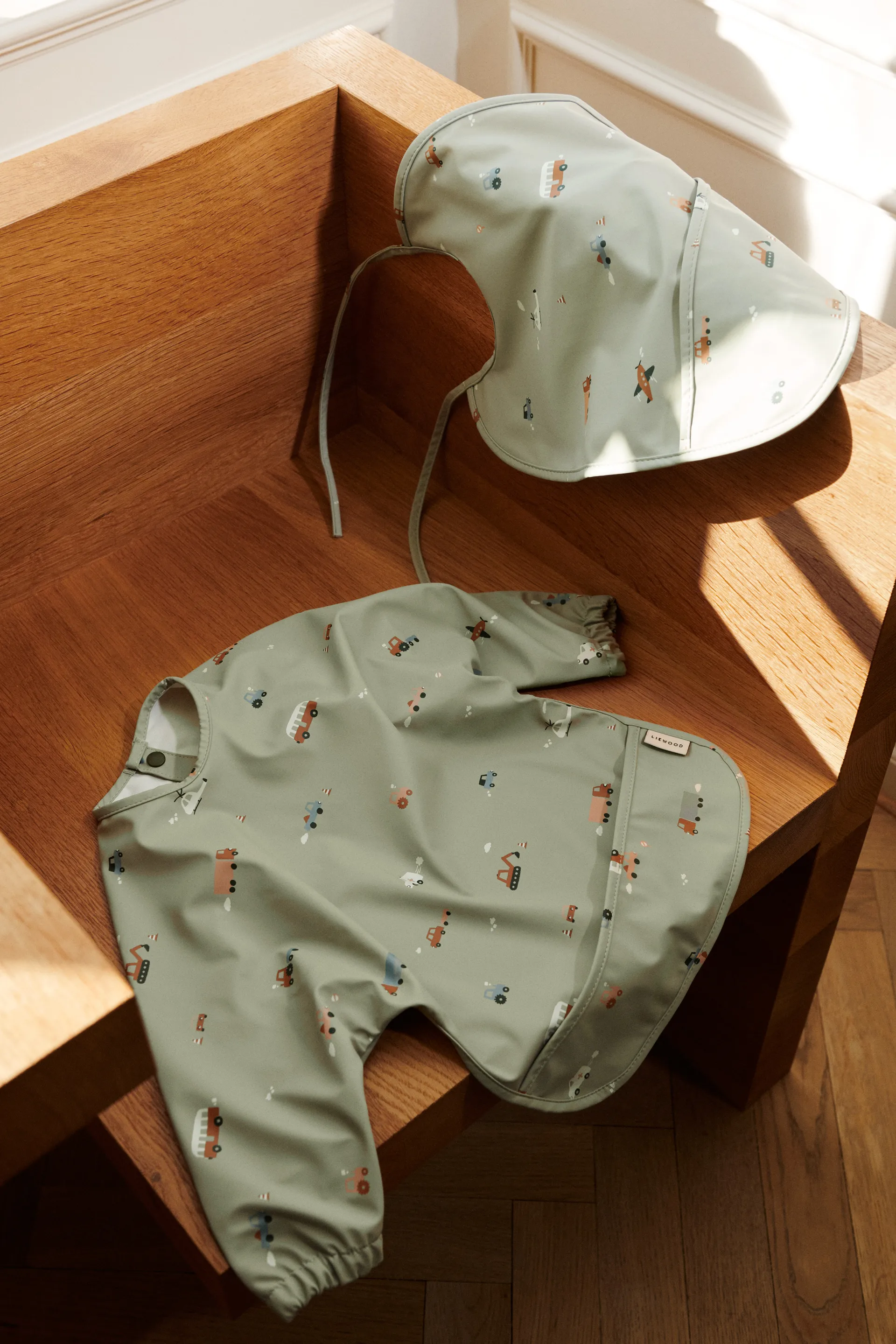 Merle haklapp med ärm, Vehicles-dove blue mix Liewood