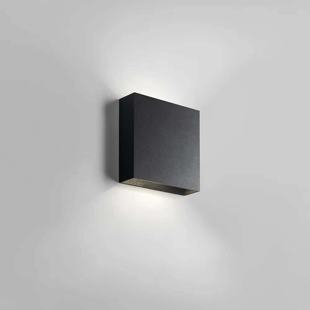 Compact W1 Up/Down vägglampa, black, 2700 kelvin Light-Point