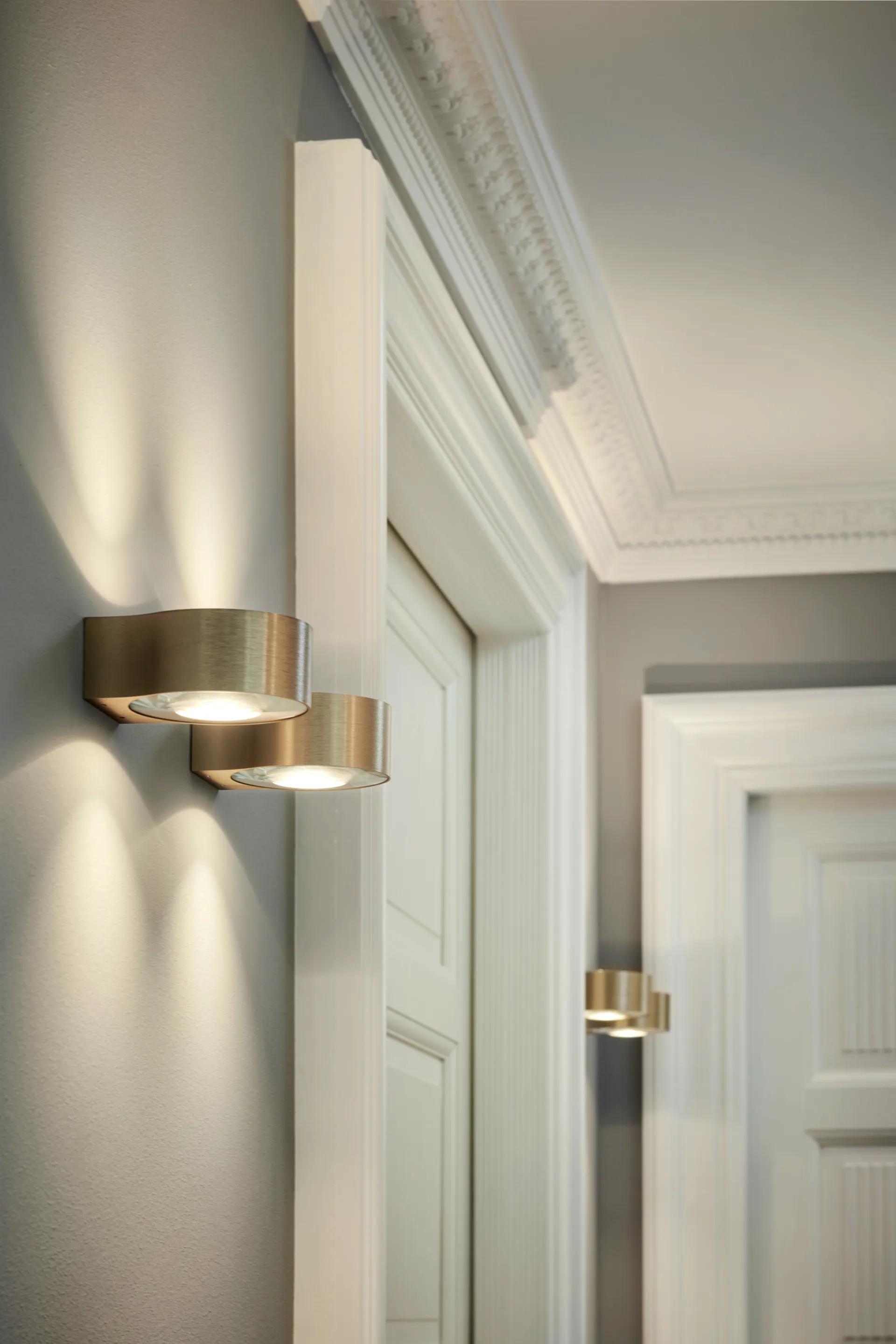 Orbit vägglampa W1 2700K, Brass Light-Point