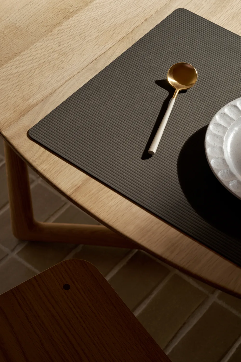 Corduroy bordstablet square L, Caviar LIND DNA