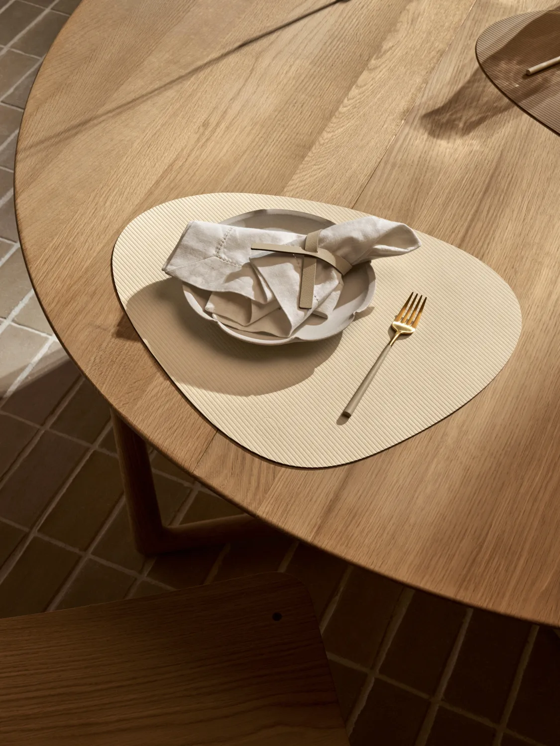 Corduroy bordstablett curve L, Vanilla LIND DNA