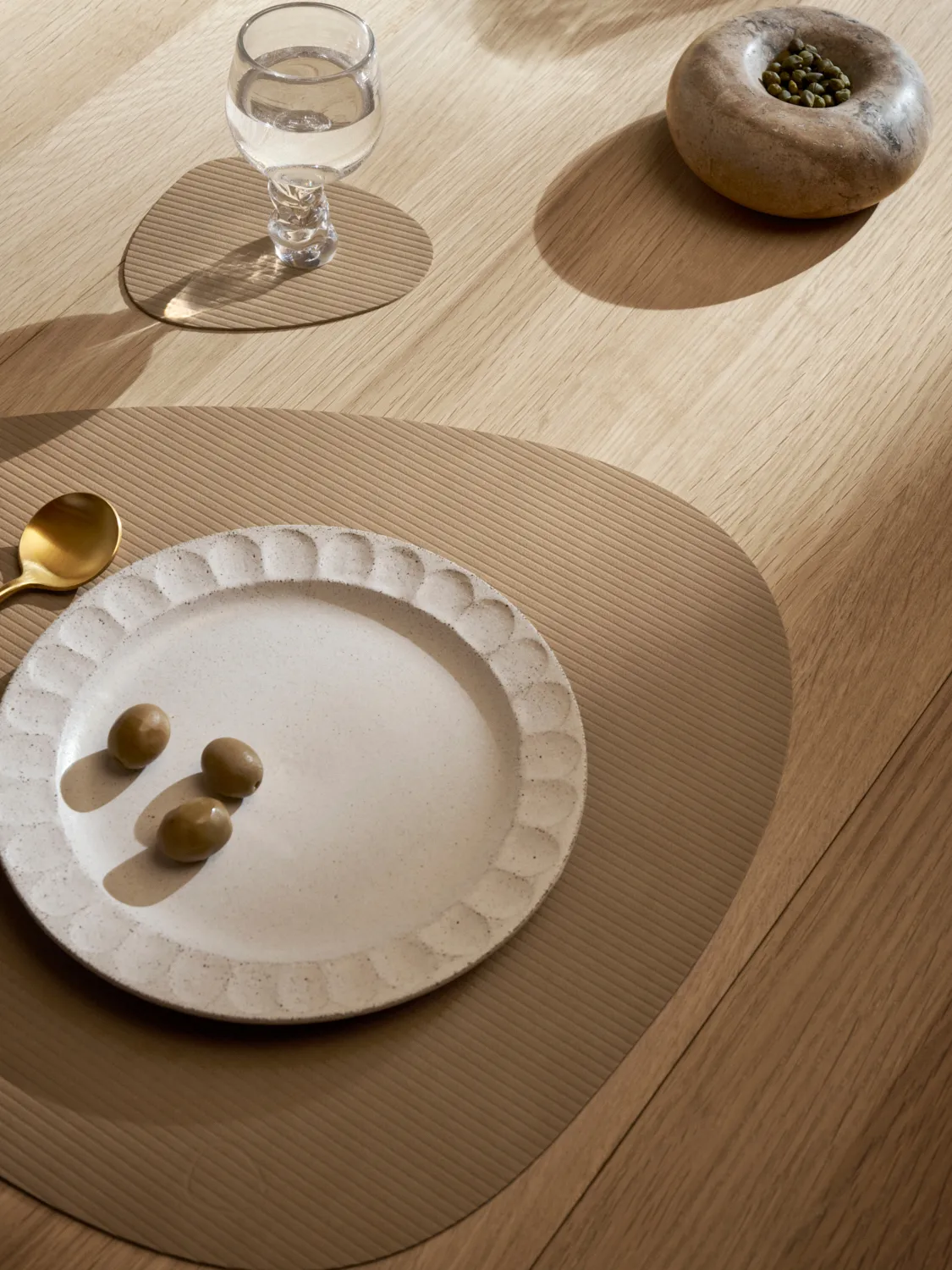 Corduroy glasunderlägg curve, Nougat LIND DNA