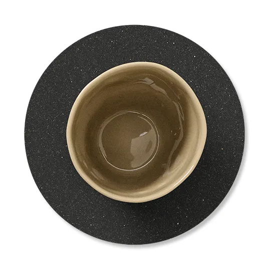 Core glasunderlägg circle, Flecked anthracite LIND DNA