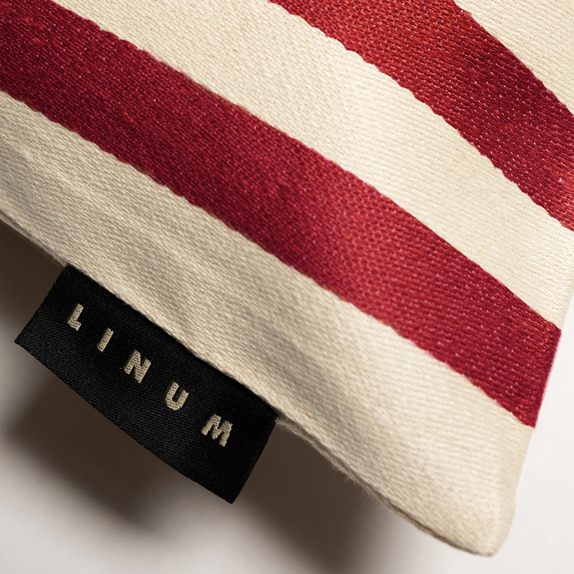 Amalfi kuddfodral 35x50 cm, Blek vinröd Linum