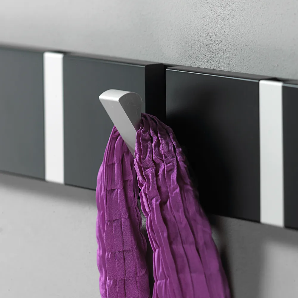 Knax klädhängare 2-krok, valnöt olja LoCa