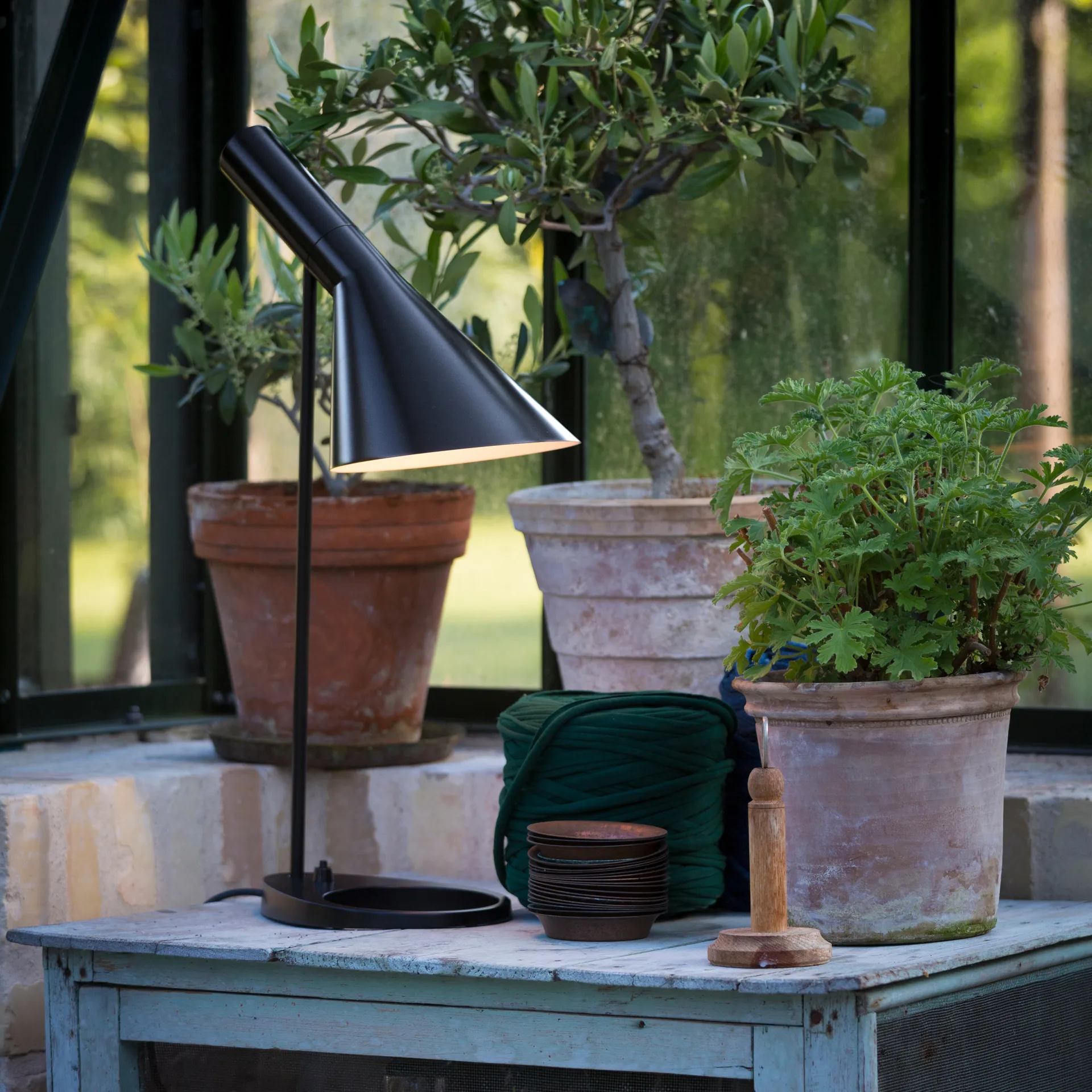 AJ bordslampa, Svart Louis Poulsen