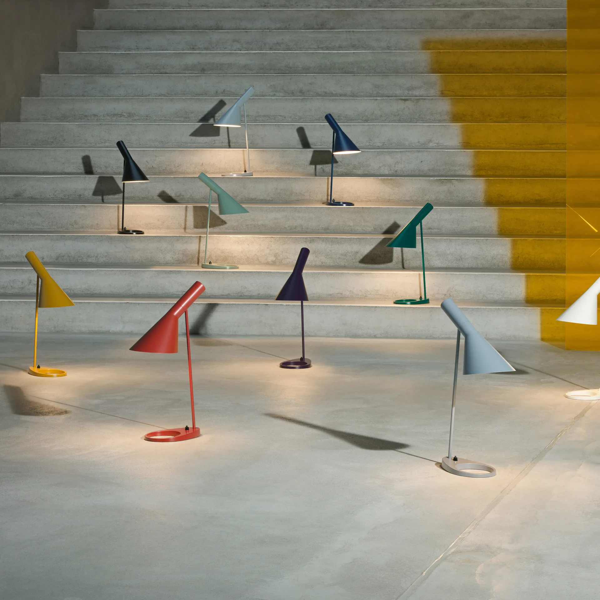 AJ bordslampa, Svart Louis Poulsen