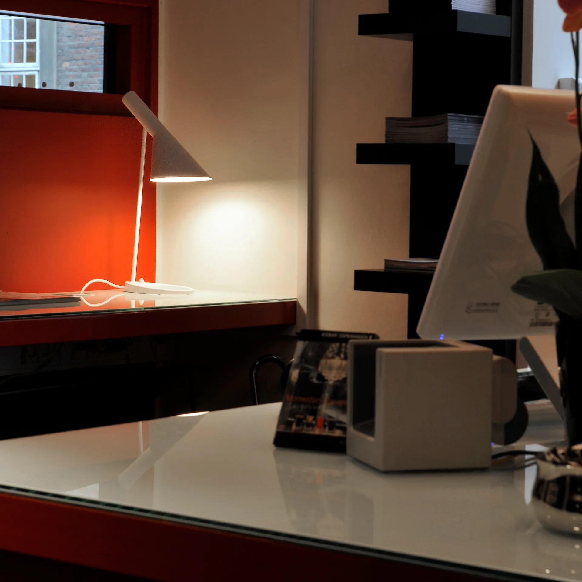 AJ bordslampa, Vit Louis Poulsen