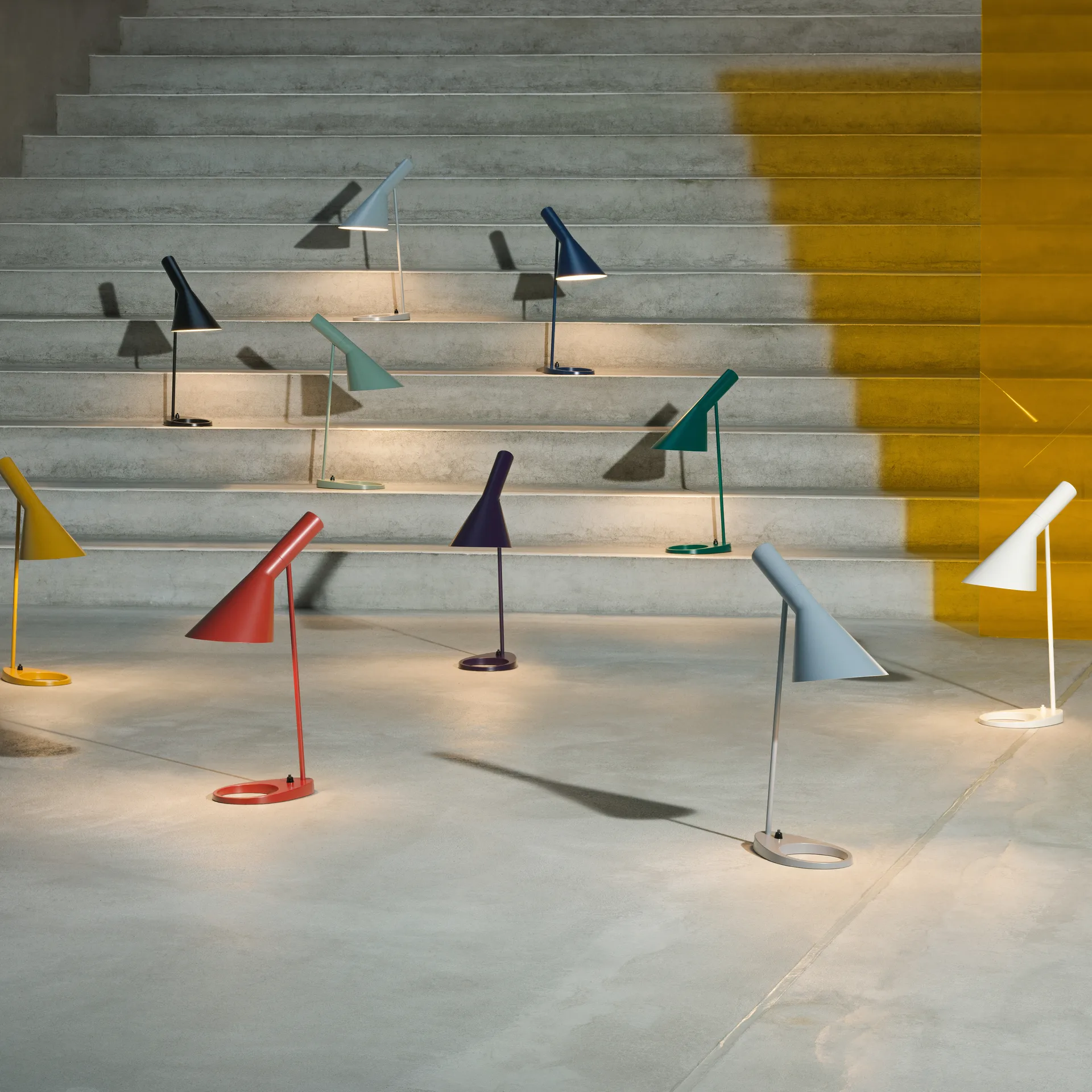 AJ bordslampa, Vit Louis Poulsen