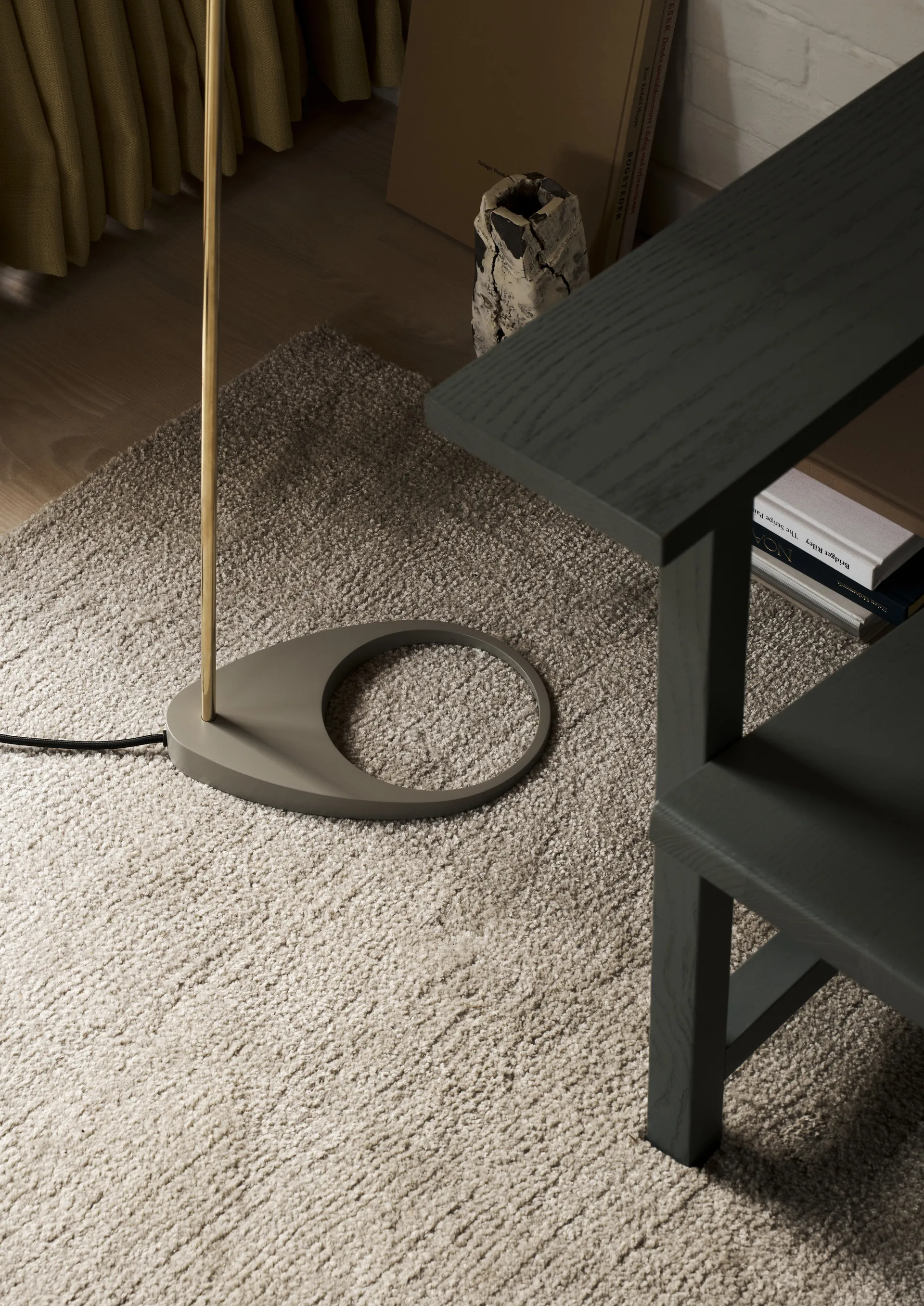 AJ golvlampa, Brass-warm grey Louis Poulsen