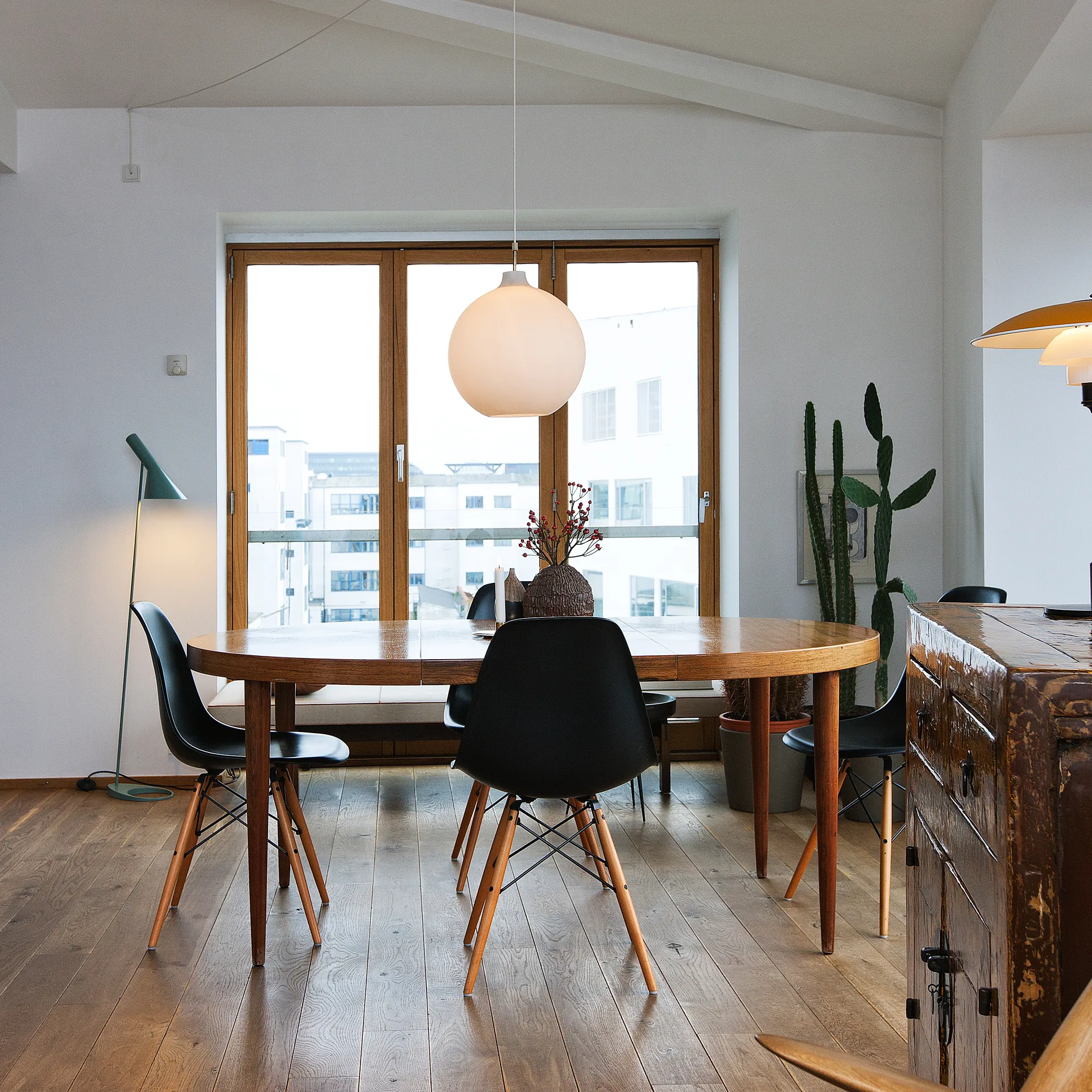 AJ golvlampa, Ljus petroleum Louis Poulsen