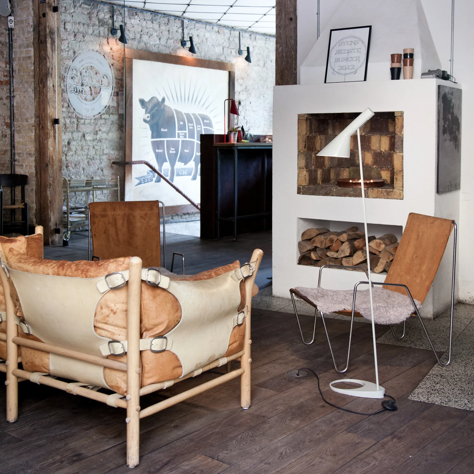 AJ golvlampa, Vit Louis Poulsen