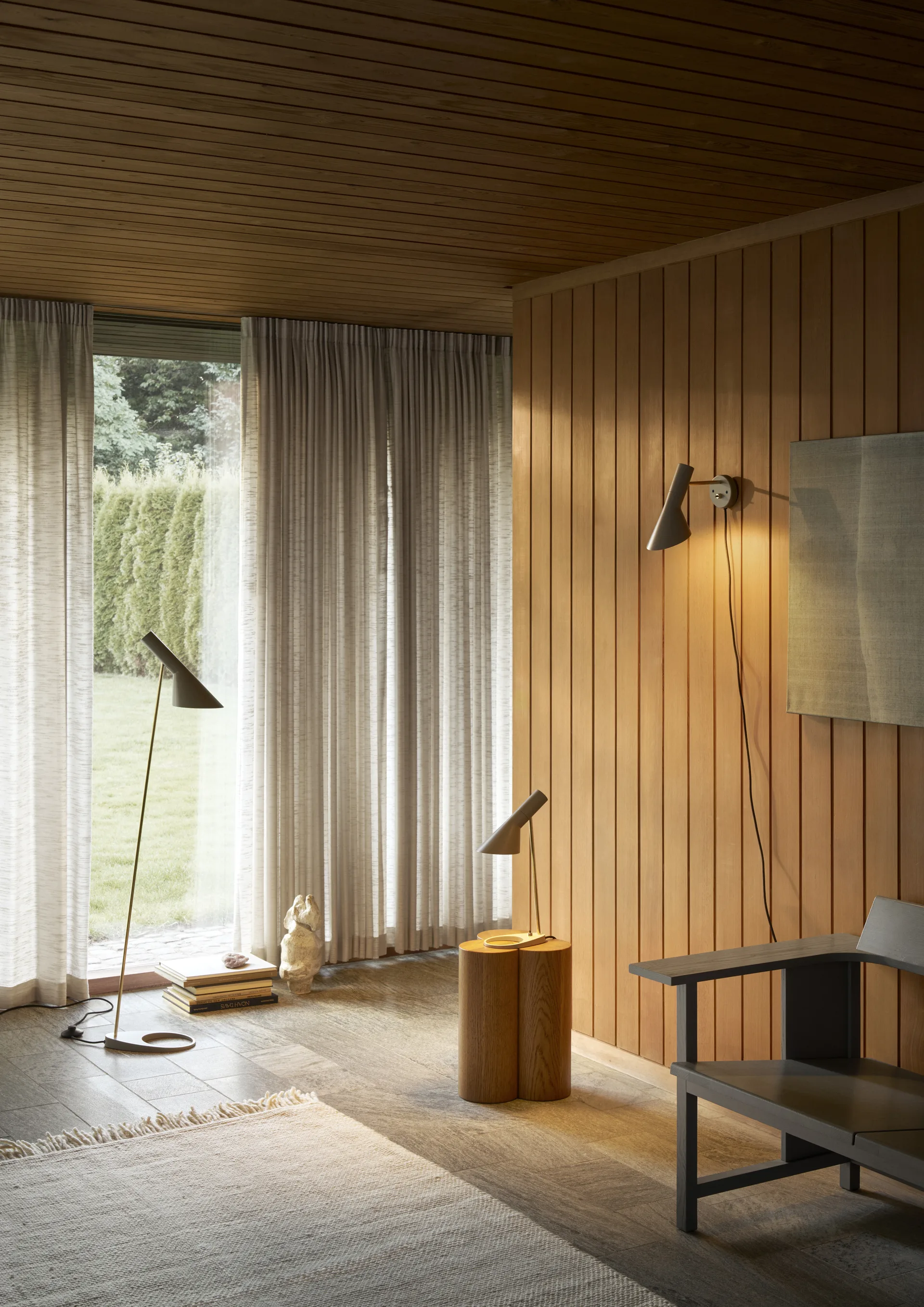 AJ vägglampa, Brass-warm grey Louis Poulsen