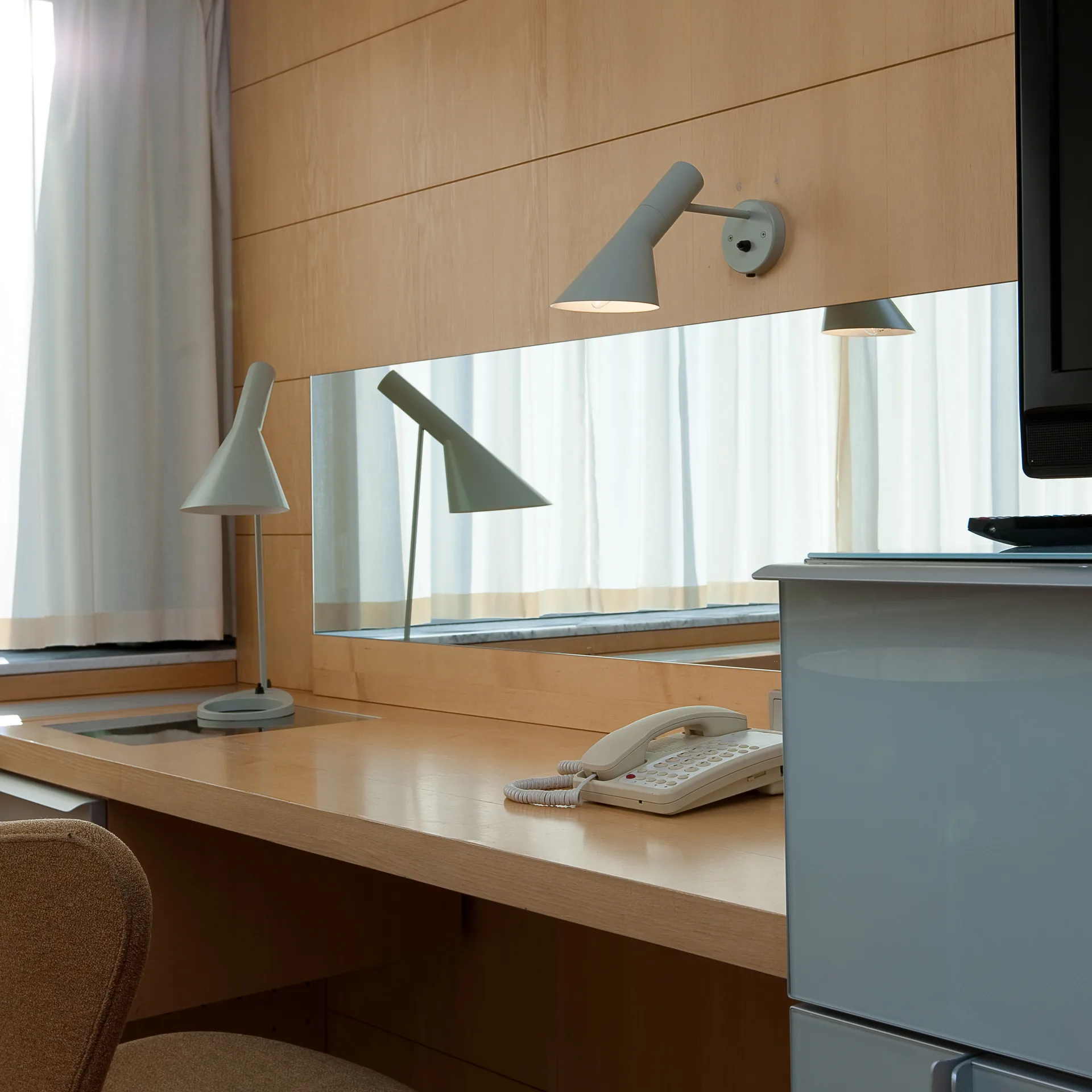 AJ vägglampa, Ljusgrå Louis Poulsen