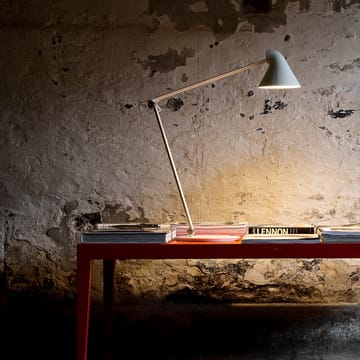 NJP skrivbordslampa - Ljusgrå, stift ø40 cm, 2700k - Louis Poulsen
