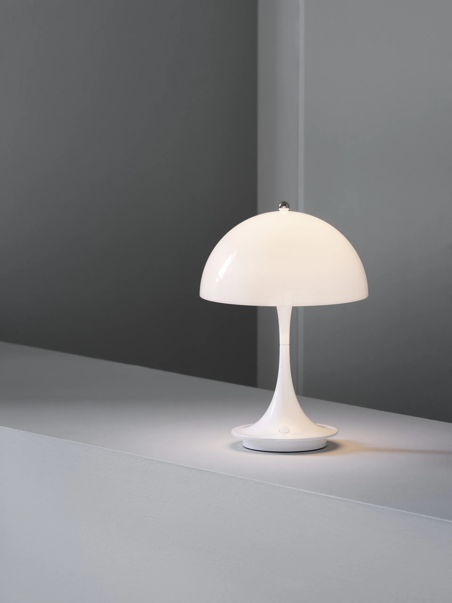 Panthella 160 portable bordslampa, Opal Louis Poulsen