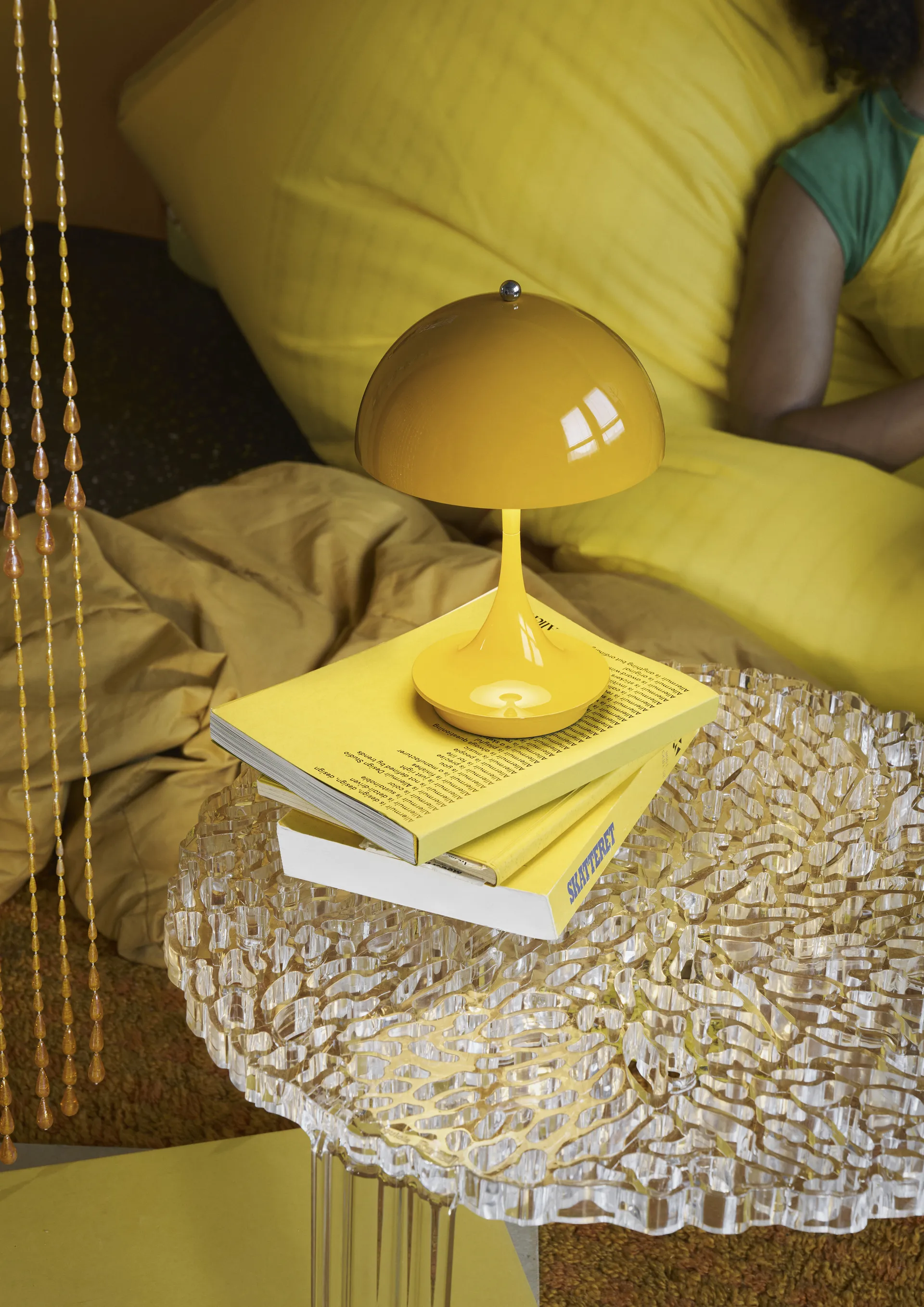 Panthella 160 Portable v3 bordslampa, Opaque yellow Louis Poulsen