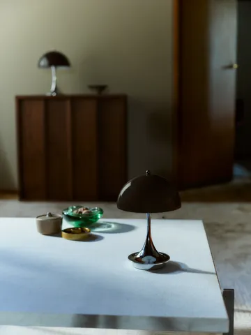 Panthella 160 Portable v3 bordslampa - Original Opal Brown - Louis Poulsen